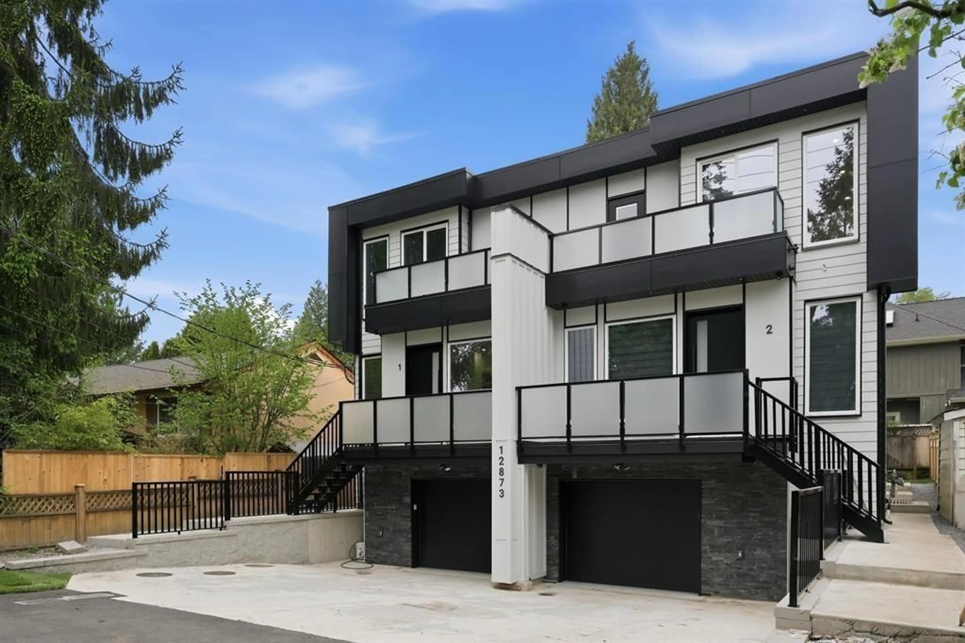 Home with vinyl exterior material, street for 101 - 12873 MARINE DRIVE, Surrey British Columbia V4A1C8