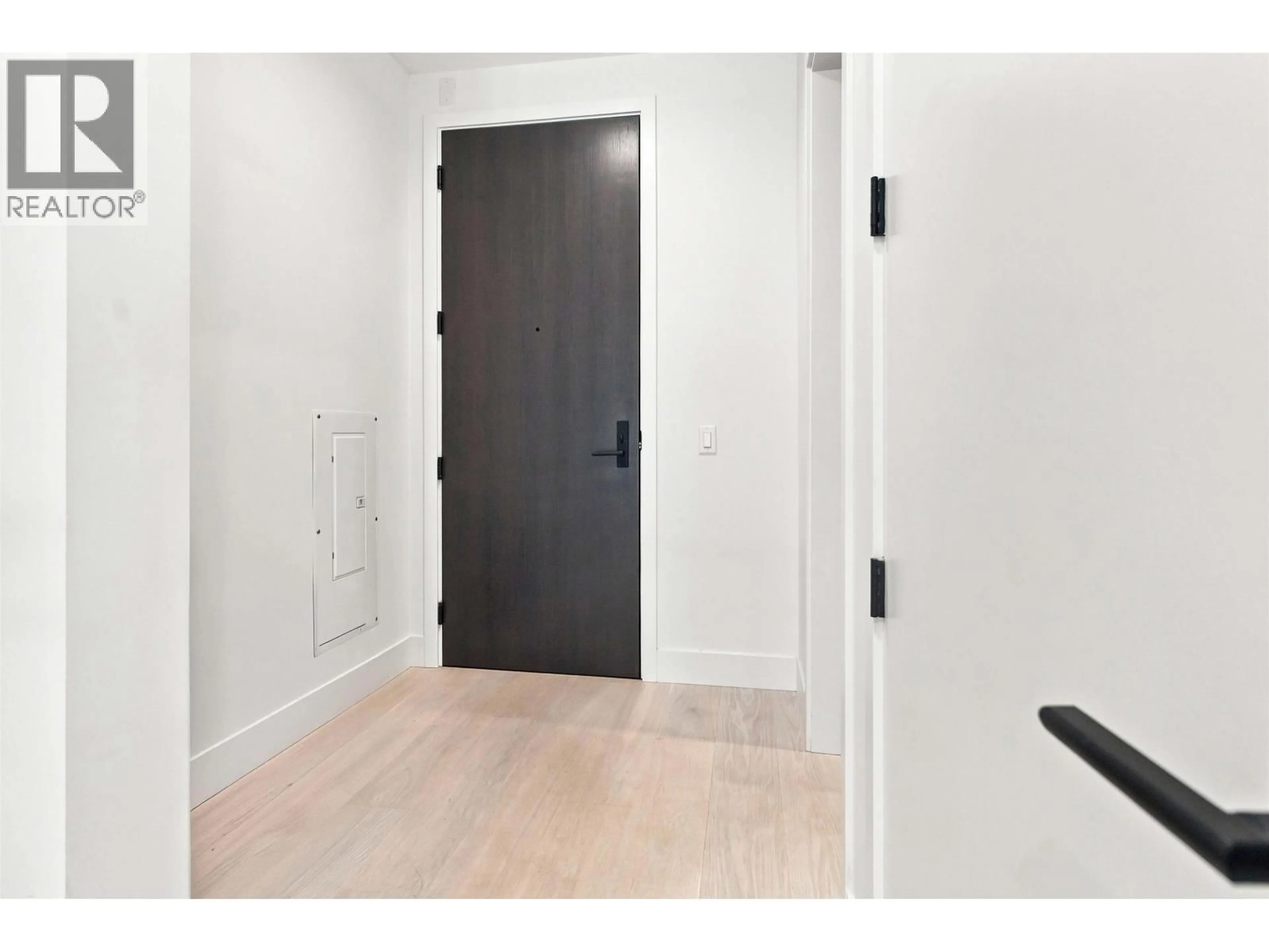 Indoor entryway for 318 - 300 SALTER STREET, New Westminster British Columbia V3M0L9