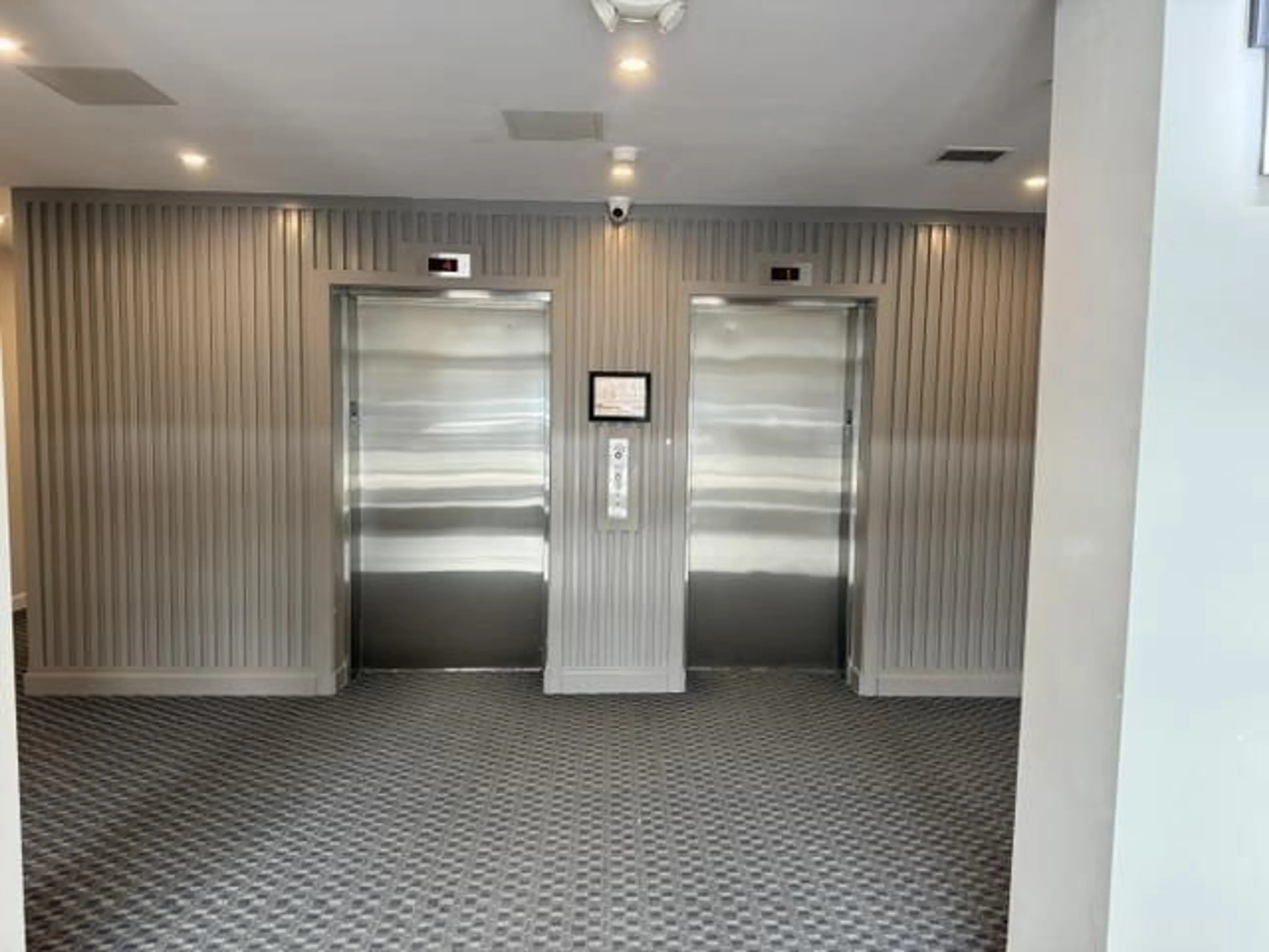 Indoor foyer for 205 - 14225 103A AVENUE, Surrey British Columbia V3T0T4