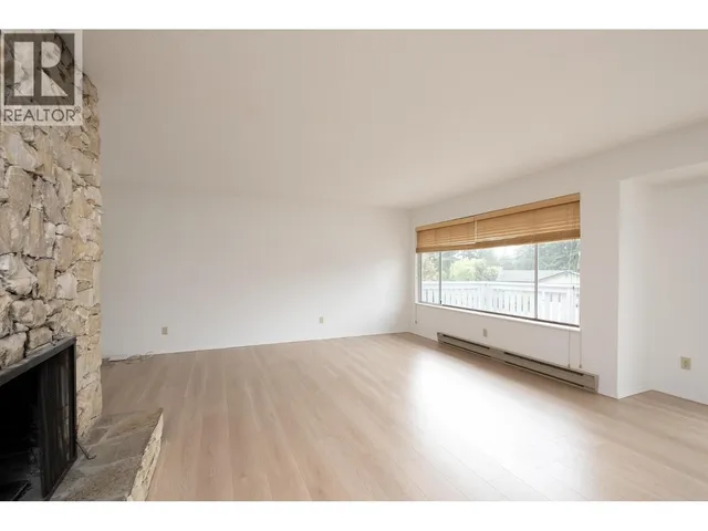 1214 CAROLE PLACE, Gibsons 2