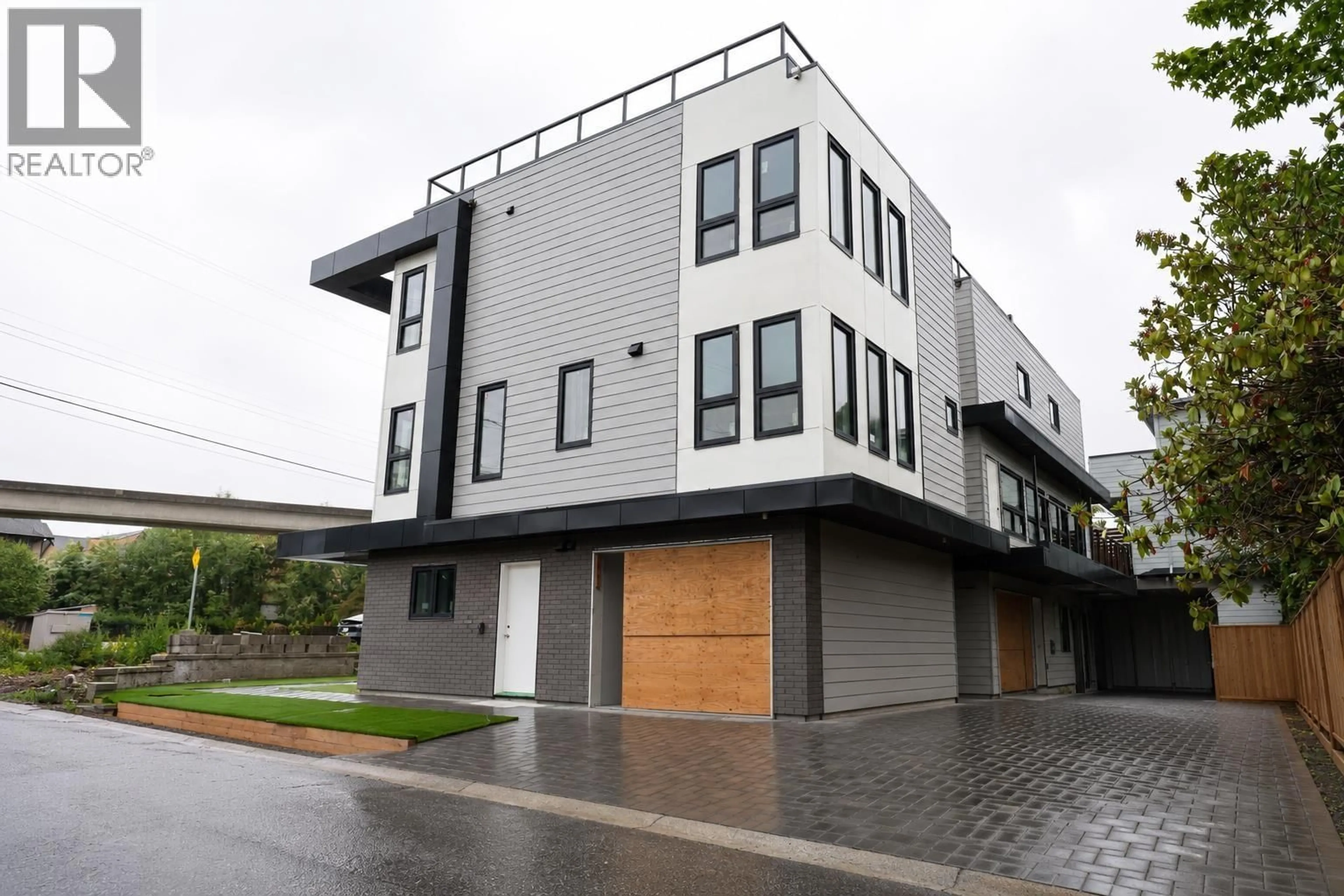 Unknown for 1 - 6118 IRMIN STREET, Burnaby British Columbia V5J1Z1