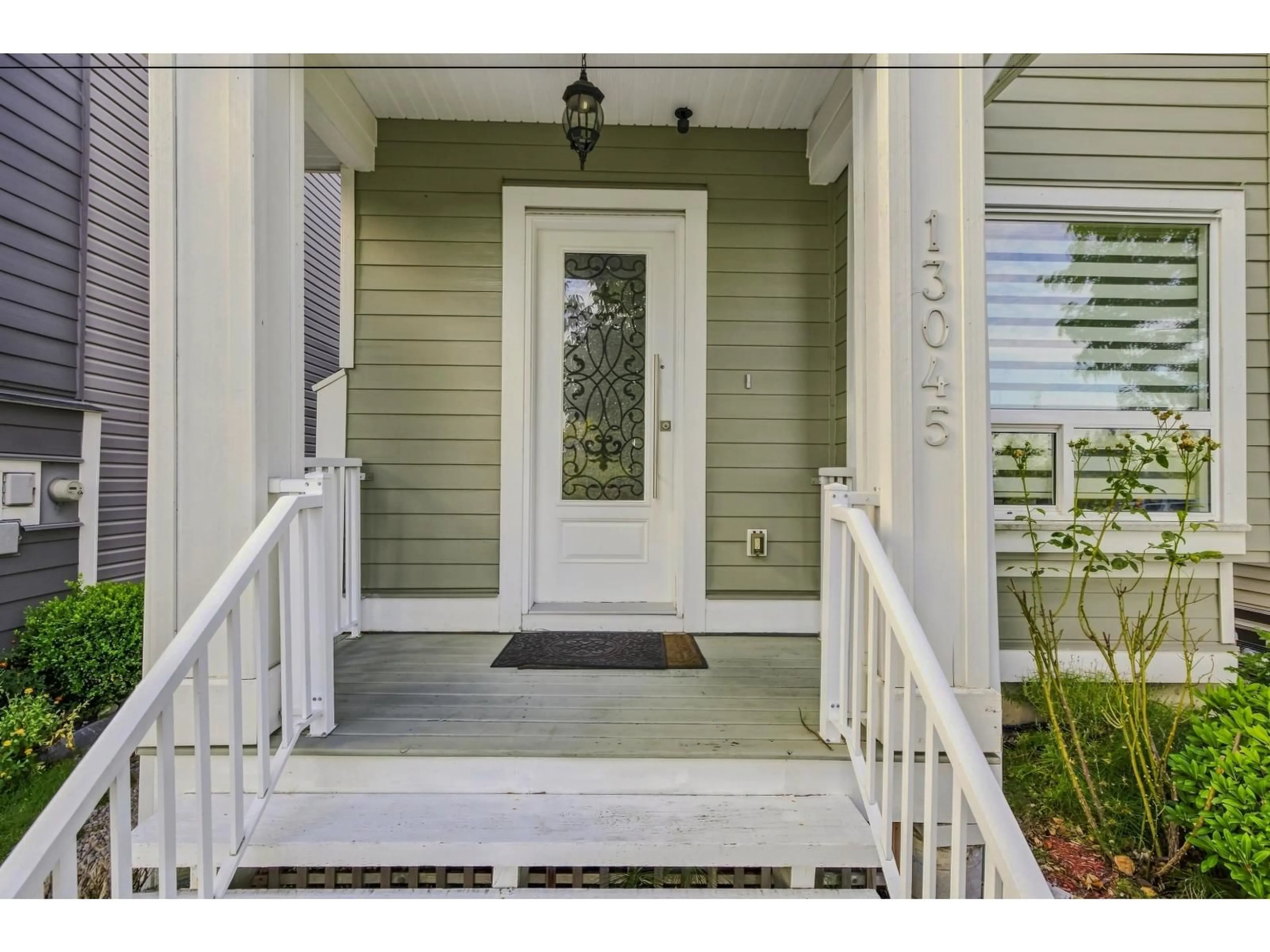 Indoor entryway for 13045 59 AVENUE, Surrey British Columbia V3X0G5