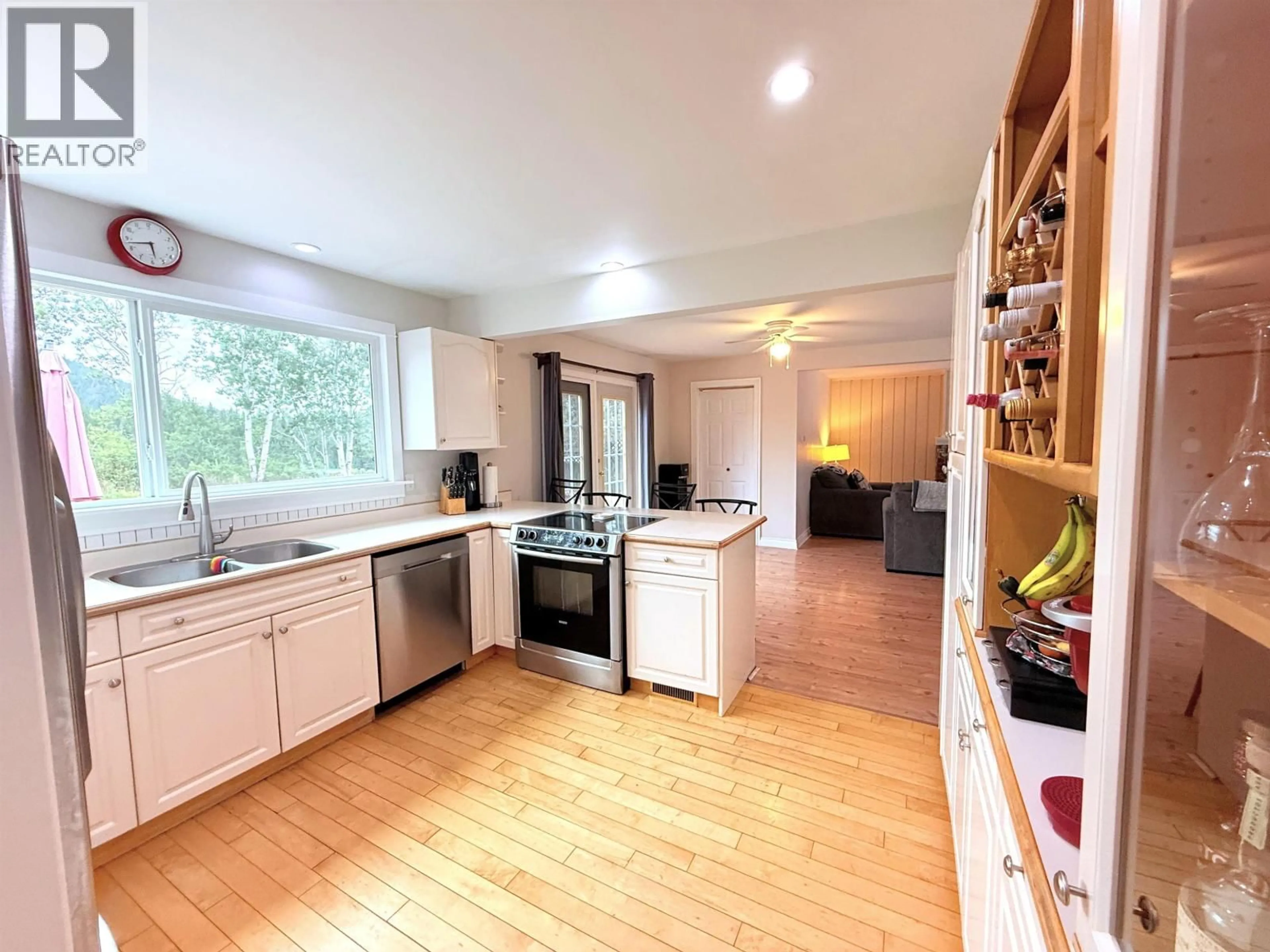 Open concept kitchen, wood/laminate floor for 255 EVERGREEN CRESCENT, 100 Mile House British Columbia V0K2E0
