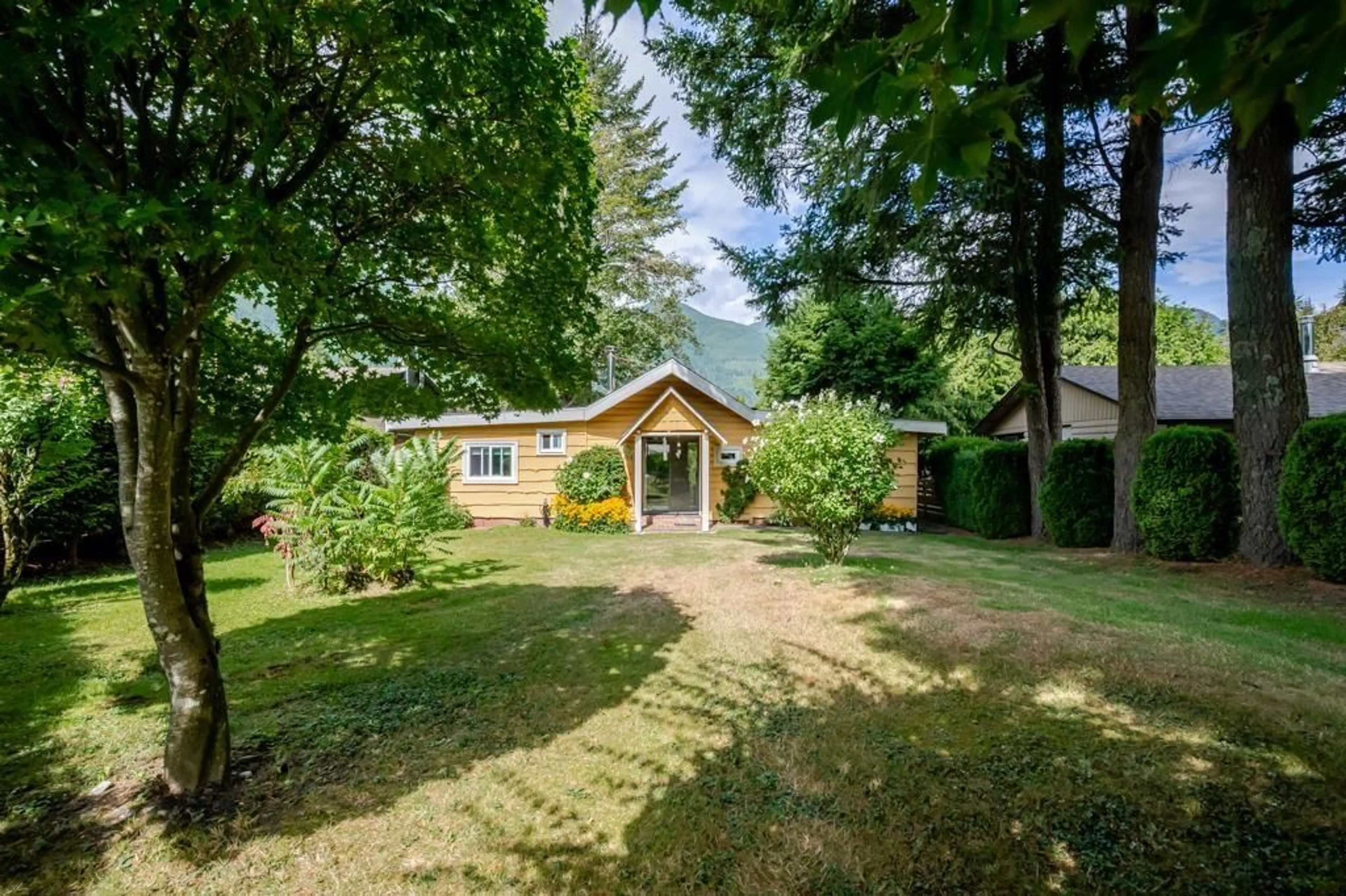 A pic from outside/outdoor area/front of a property/back of a property/a pic from drone, unknown for 43885 CHESTNUT LANE, Mission British Columbia V0M1N0