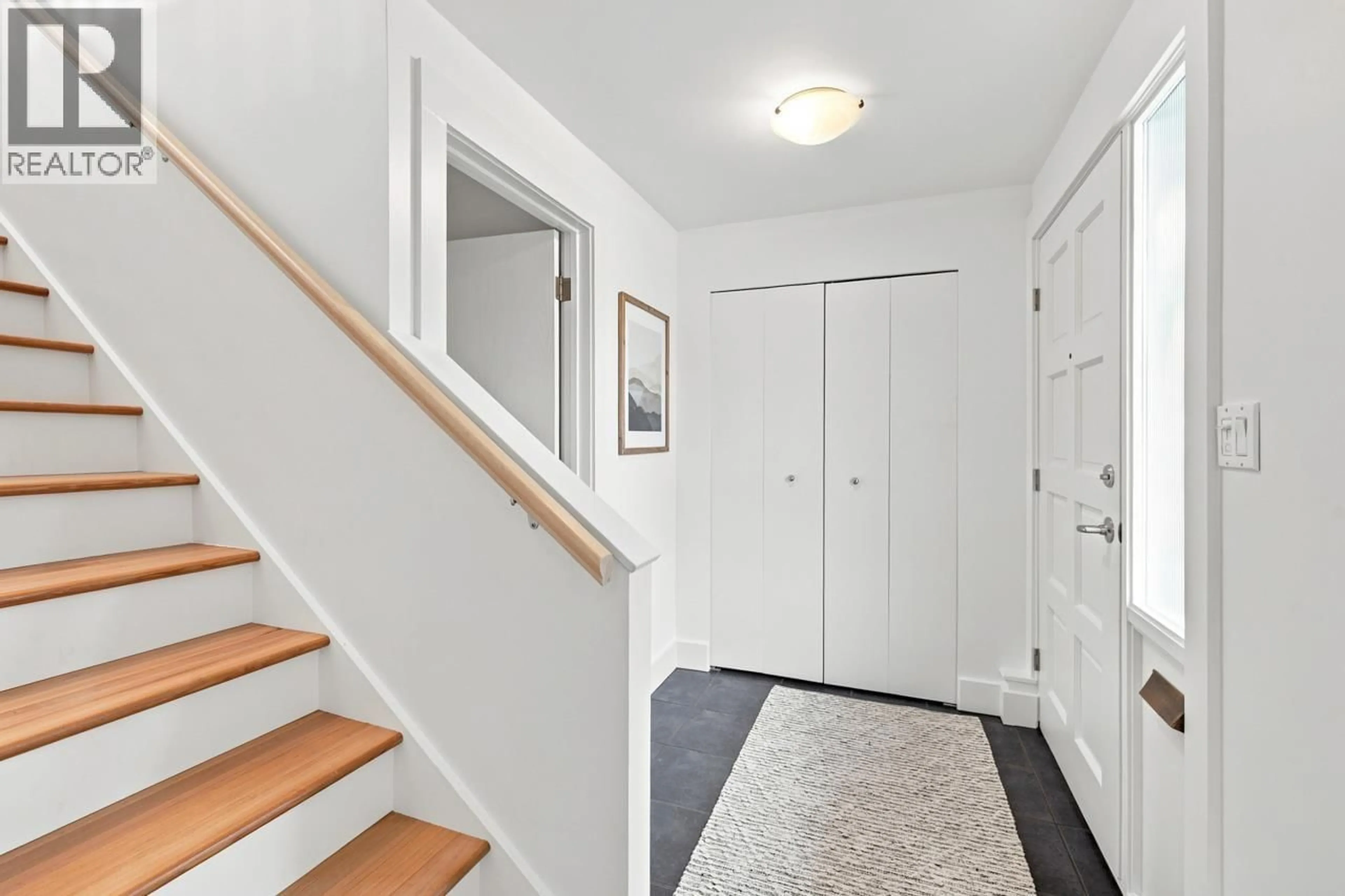 Indoor entryway for 1970 ADANAC STREET, Vancouver British Columbia V5L2E4