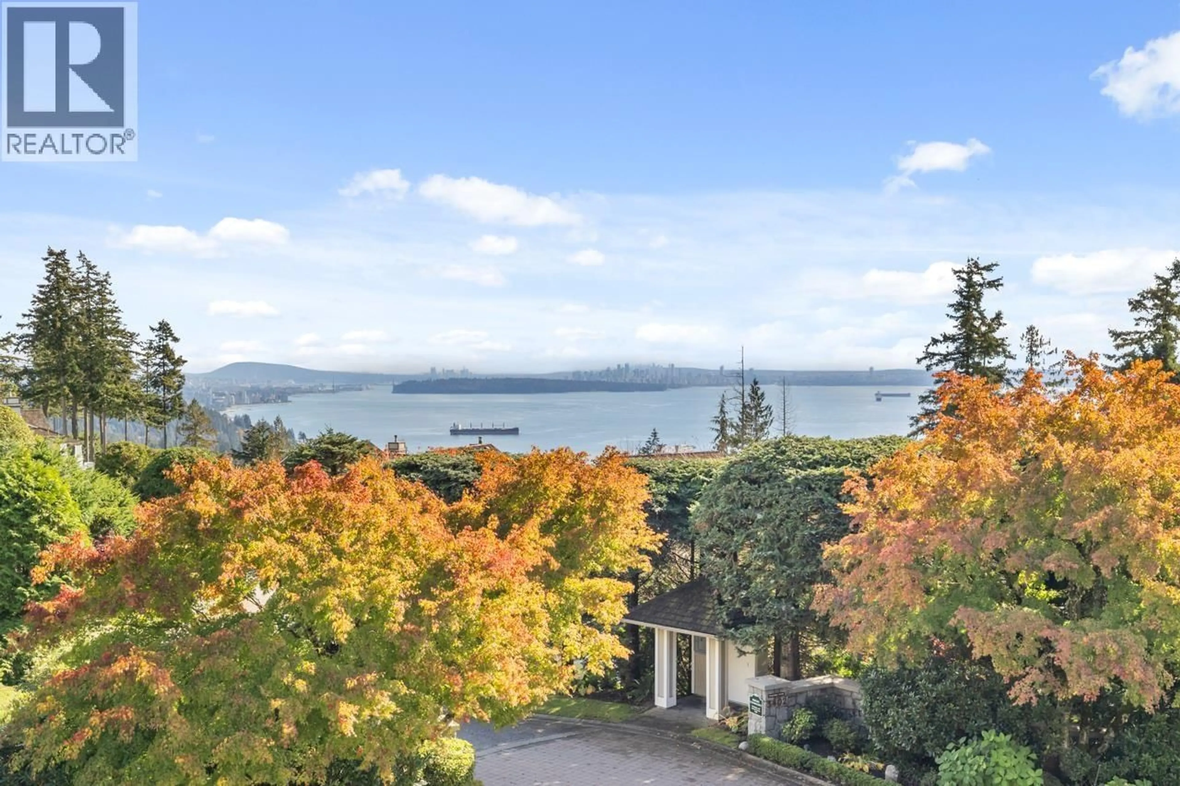 A pic from outside/outdoor area/front of a property/back of a property/a pic from drone, water/lake/river/ocean view for 5401 WEST VISTA COURT, West Vancouver British Columbia V7W3G8