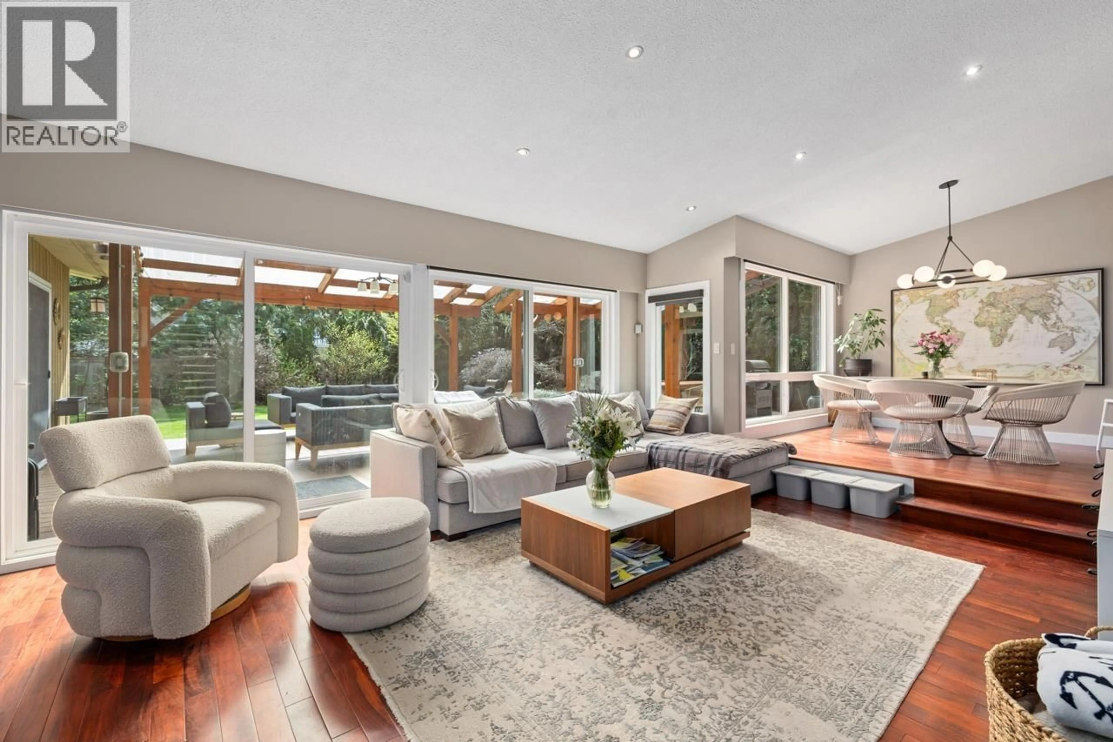 Living room with furniture, unknown for 326 MOYNE DRIVE, West Vancouver British Columbia V7S1J5