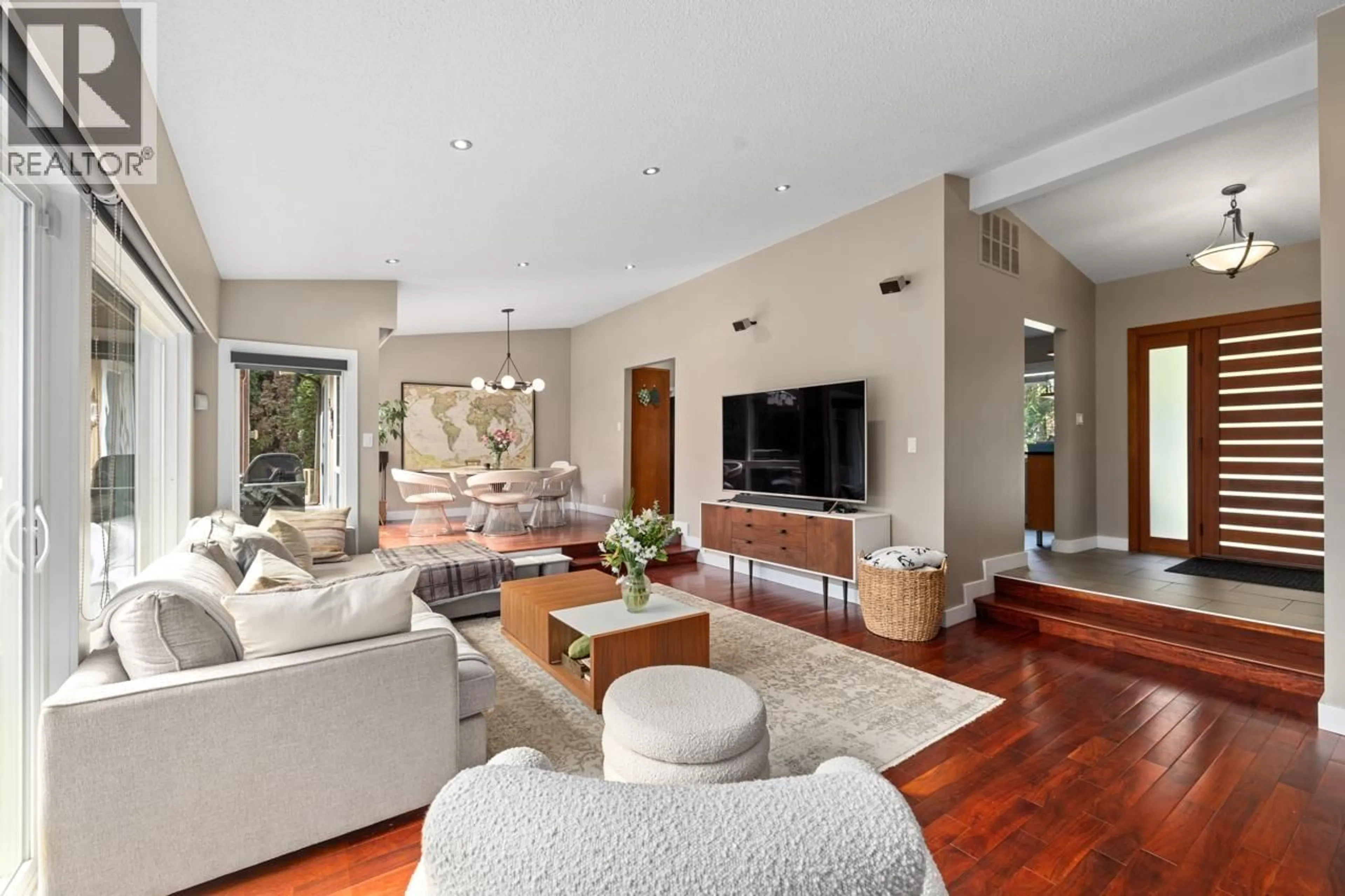 Living room with furniture, unknown for 326 MOYNE DRIVE, West Vancouver British Columbia V7S1J5
