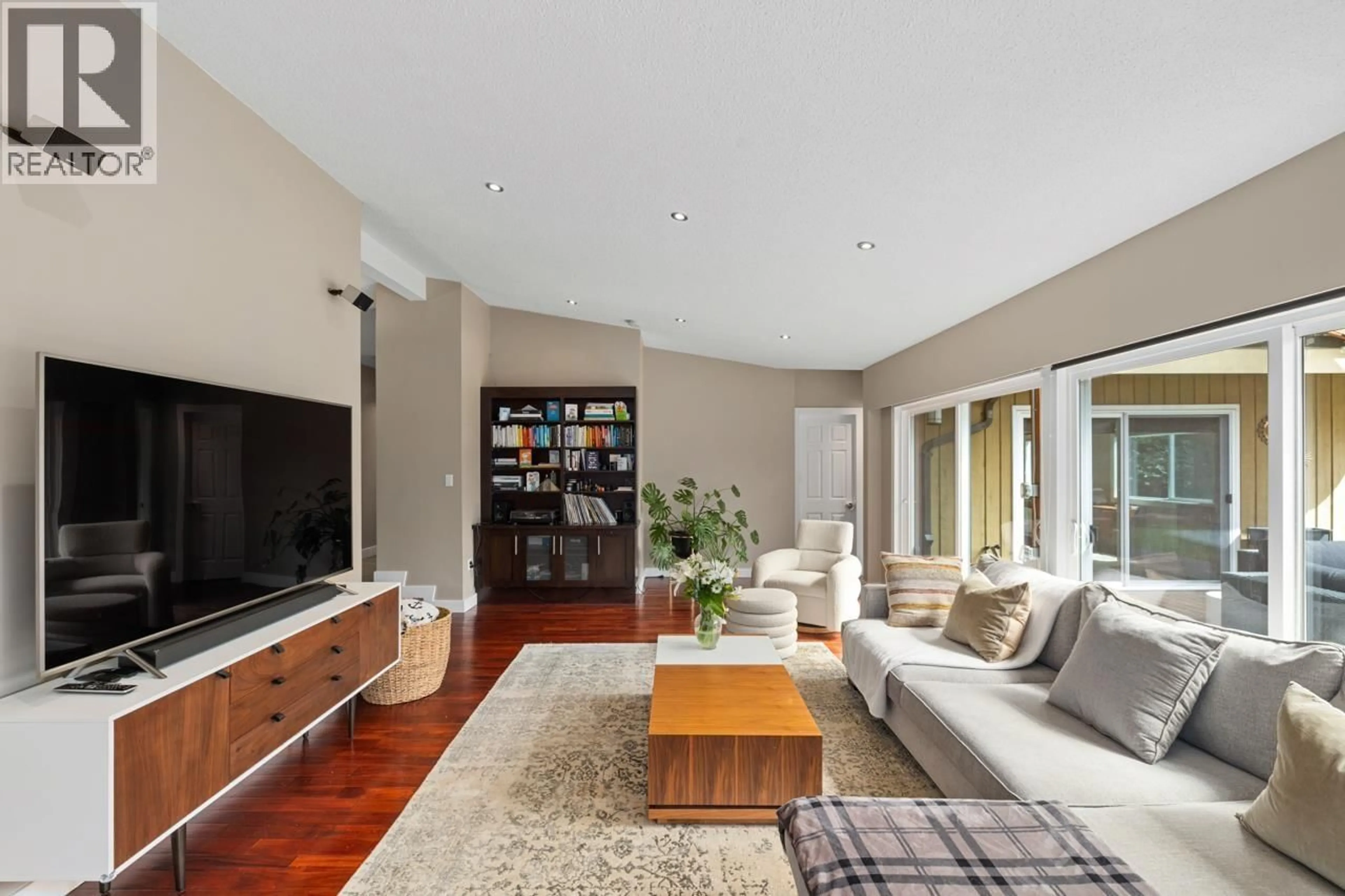 Living room with furniture, unknown for 326 MOYNE DRIVE, West Vancouver British Columbia V7S1J5