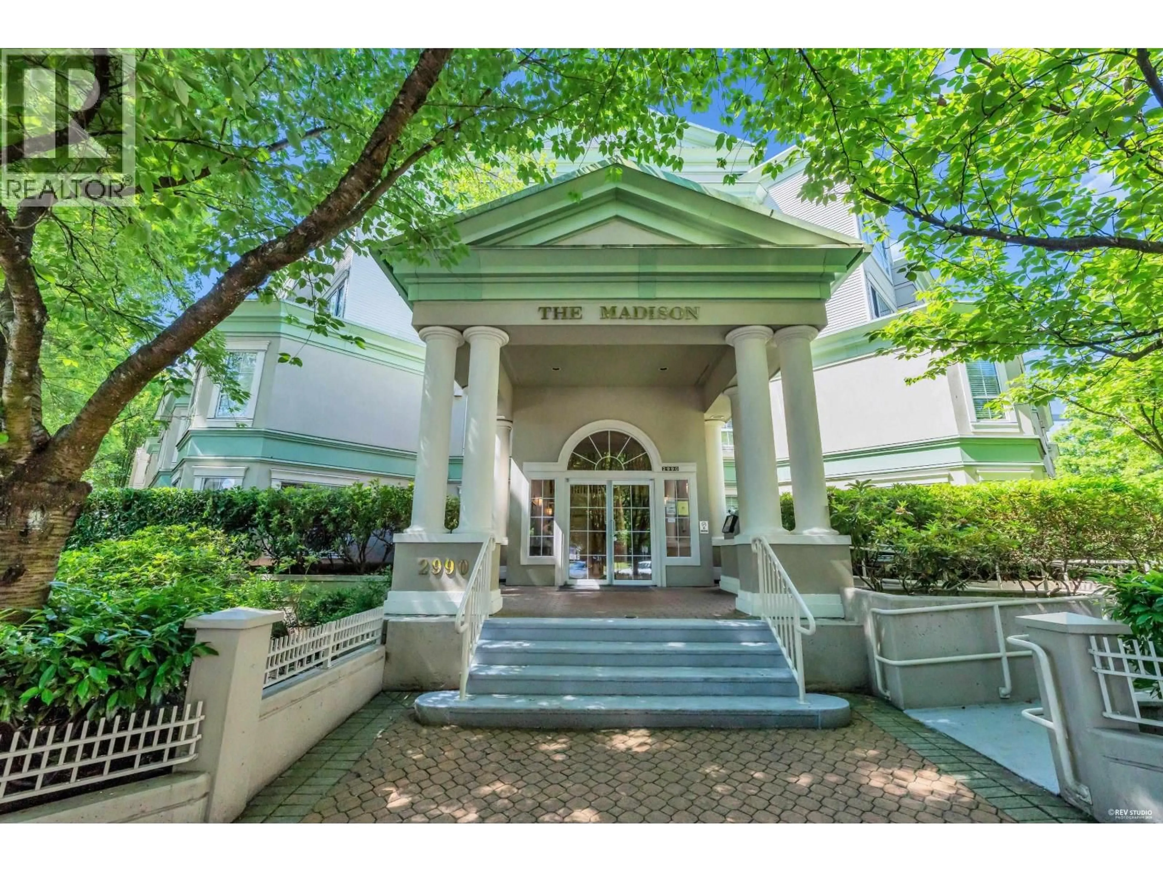 Indoor foyer for 310 - 2990 PRINCESS CRESCENT, Coquitlam British Columbia V3B7R3