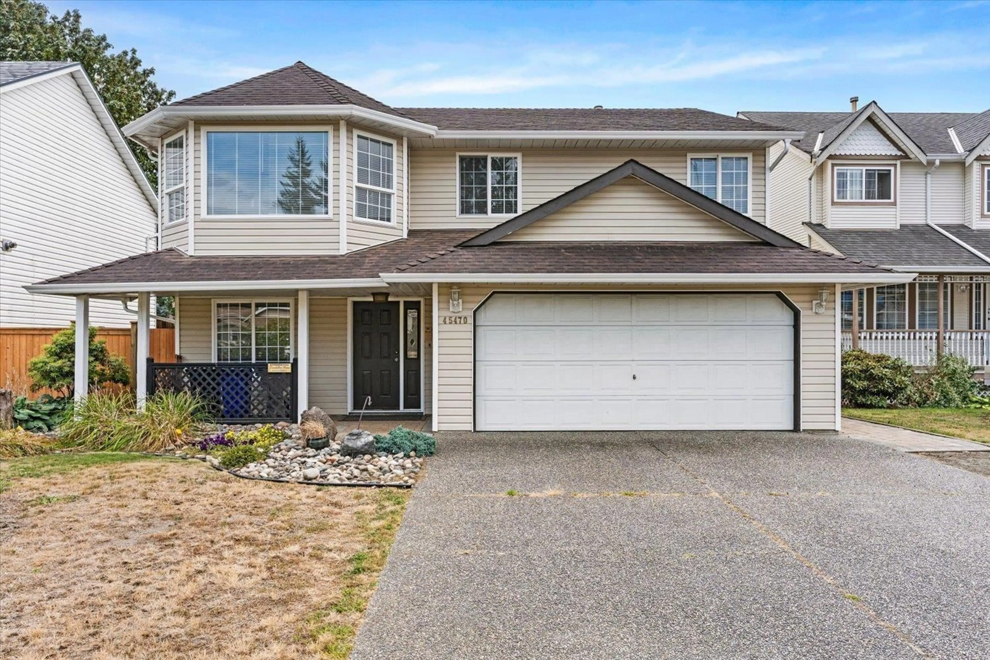 Home with vinyl exterior material, street for 45470 SPRUCE DRIVE, Chilliwack British Columbia V2R3V3