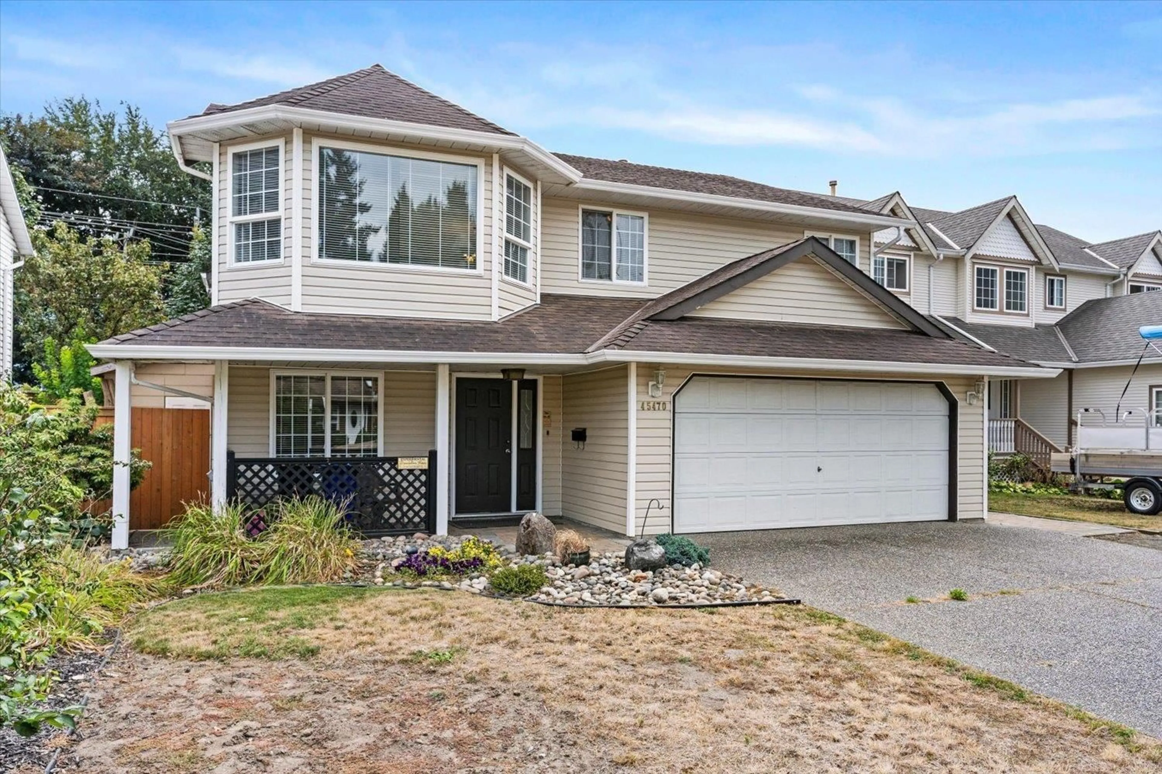 Home with vinyl exterior material, street for 45470 SPRUCE DRIVE, Chilliwack British Columbia V2R3V3