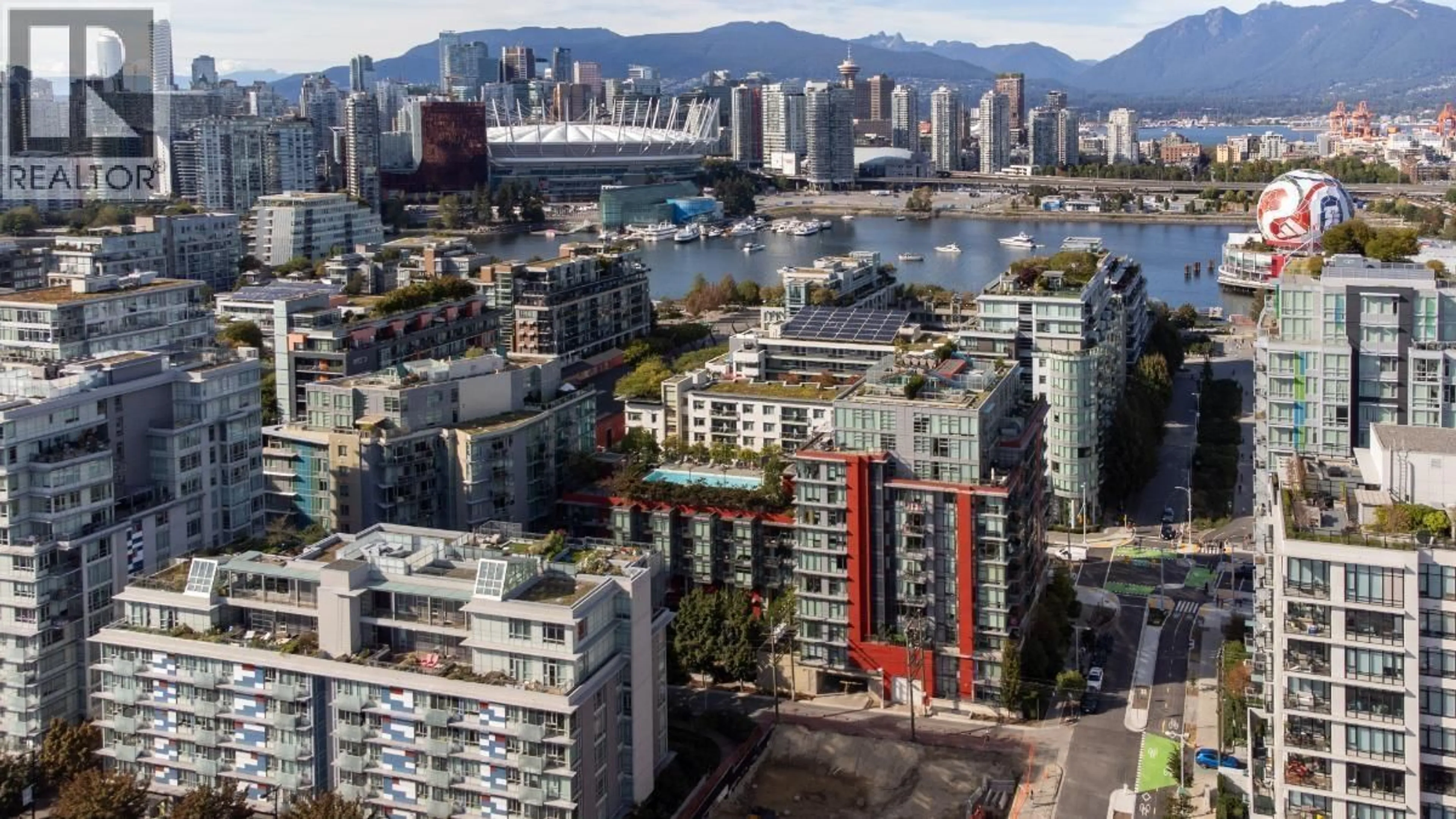 A pic from outside/outdoor area/front of a property/back of a property/a pic from drone, city buildings view from balcony for 906 - 38 1ST AVENUE, Vancouver British Columbia V5Y0K3