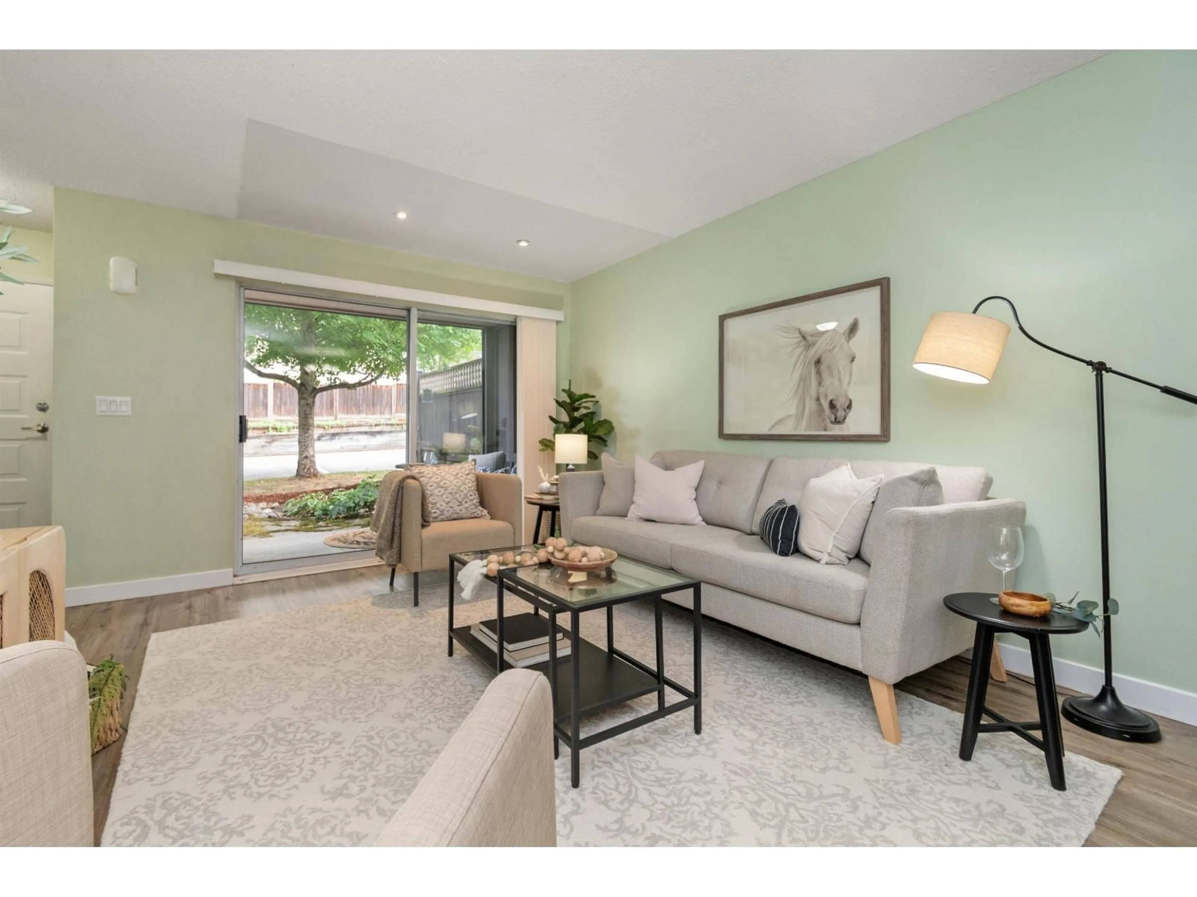 Living room with furniture, unknown for 914 - 34909 OLD YALE ROAD, Abbotsford British Columbia V3G2E7