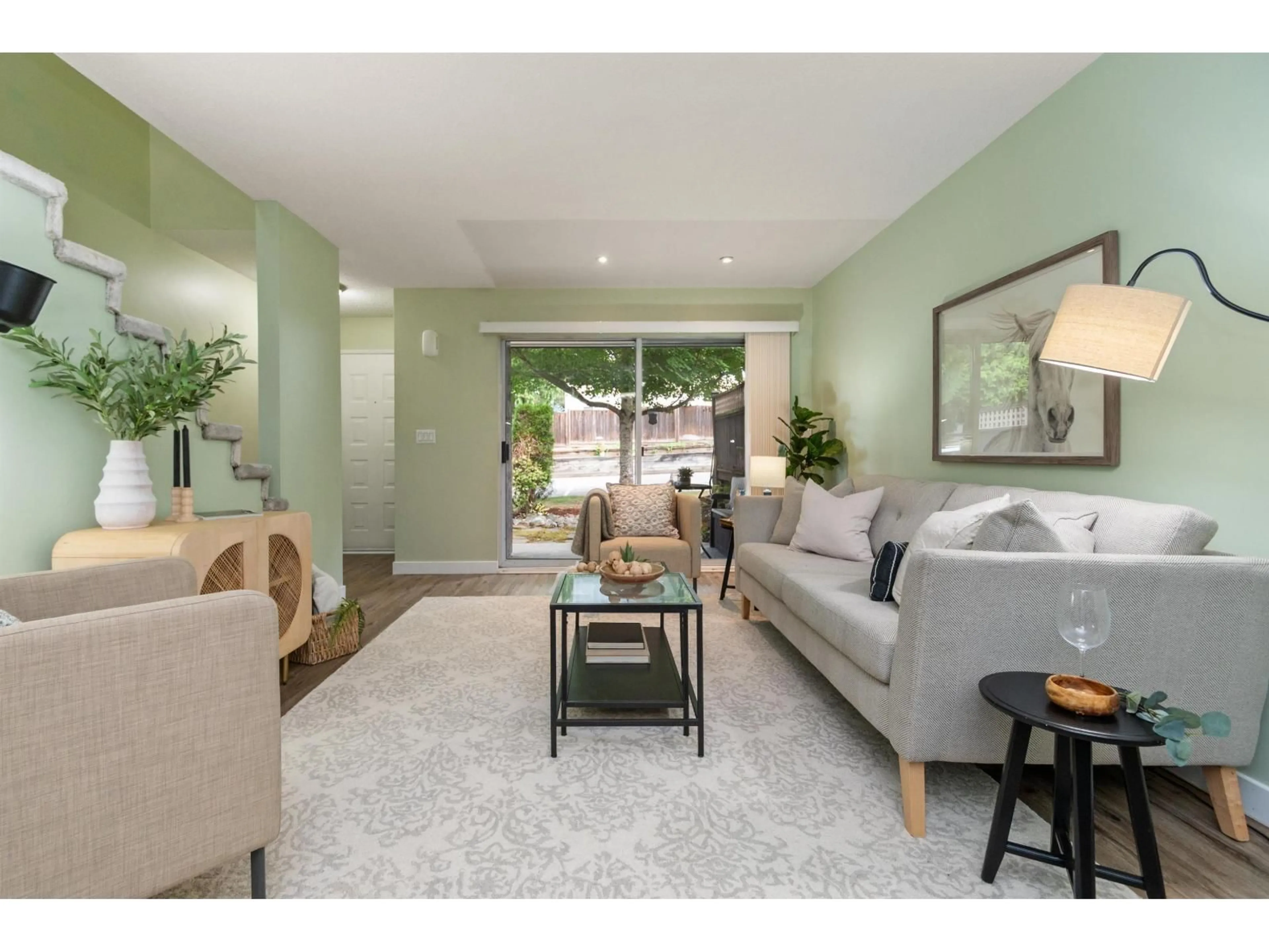 Living room with furniture, unknown for 914 - 34909 OLD YALE ROAD, Abbotsford British Columbia V3G2E7
