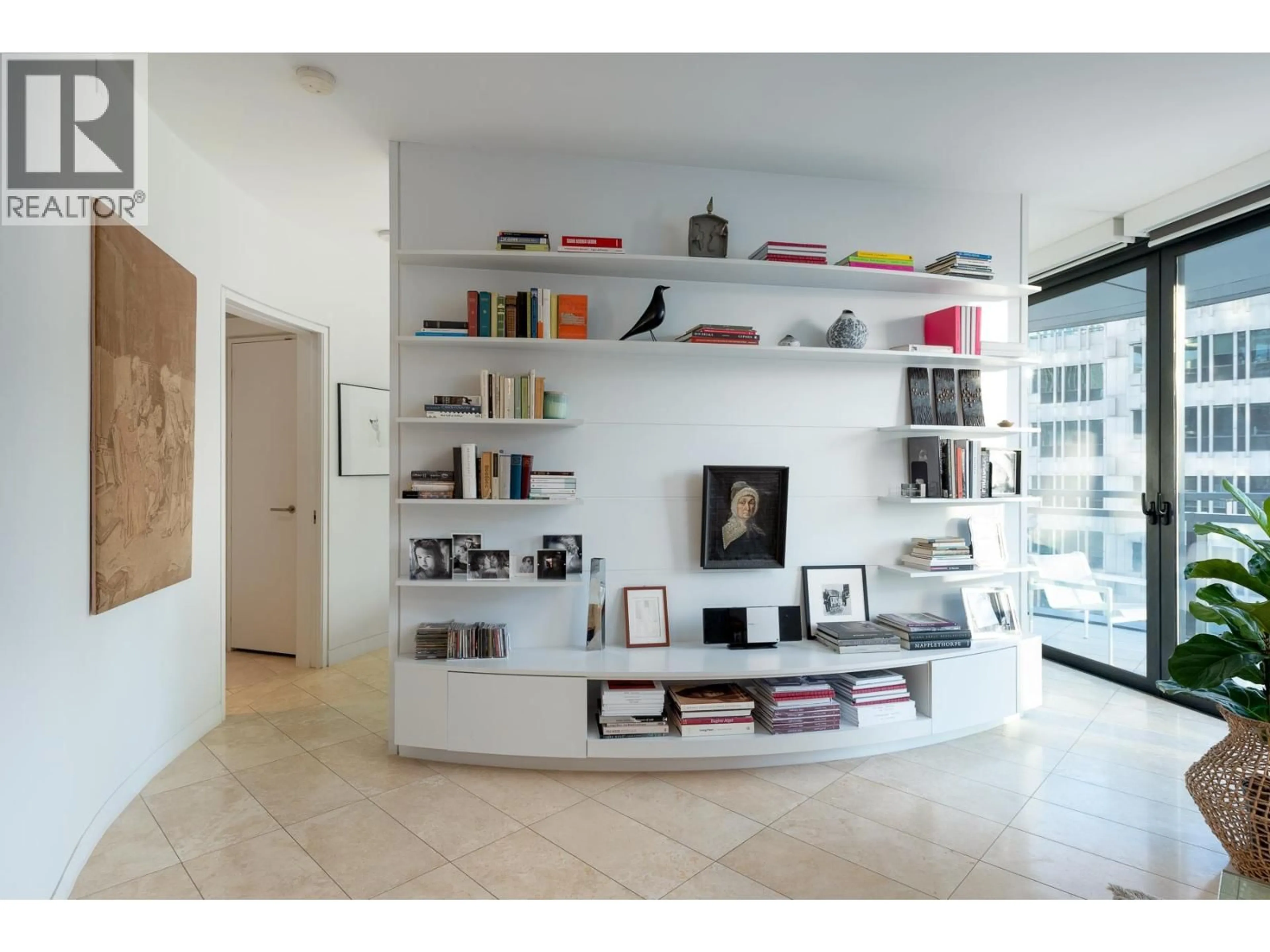 Indoor foyer for 1507 - 838 HASTINGS STREET, Vancouver British Columbia V6C0A6