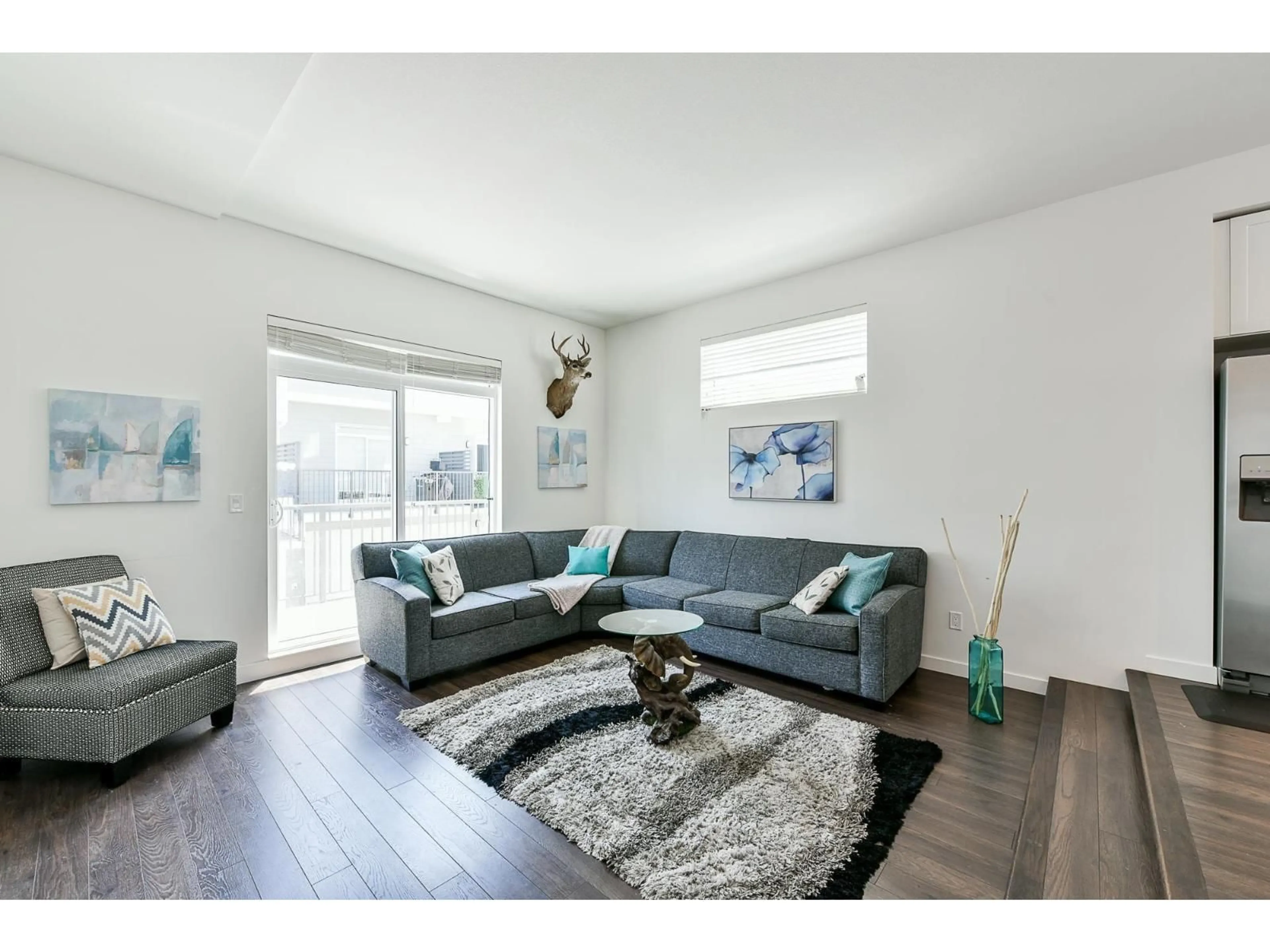Living room with furniture, wood/laminate floor for 51 - 8130 136A STREET, Surrey British Columbia V3W1H9