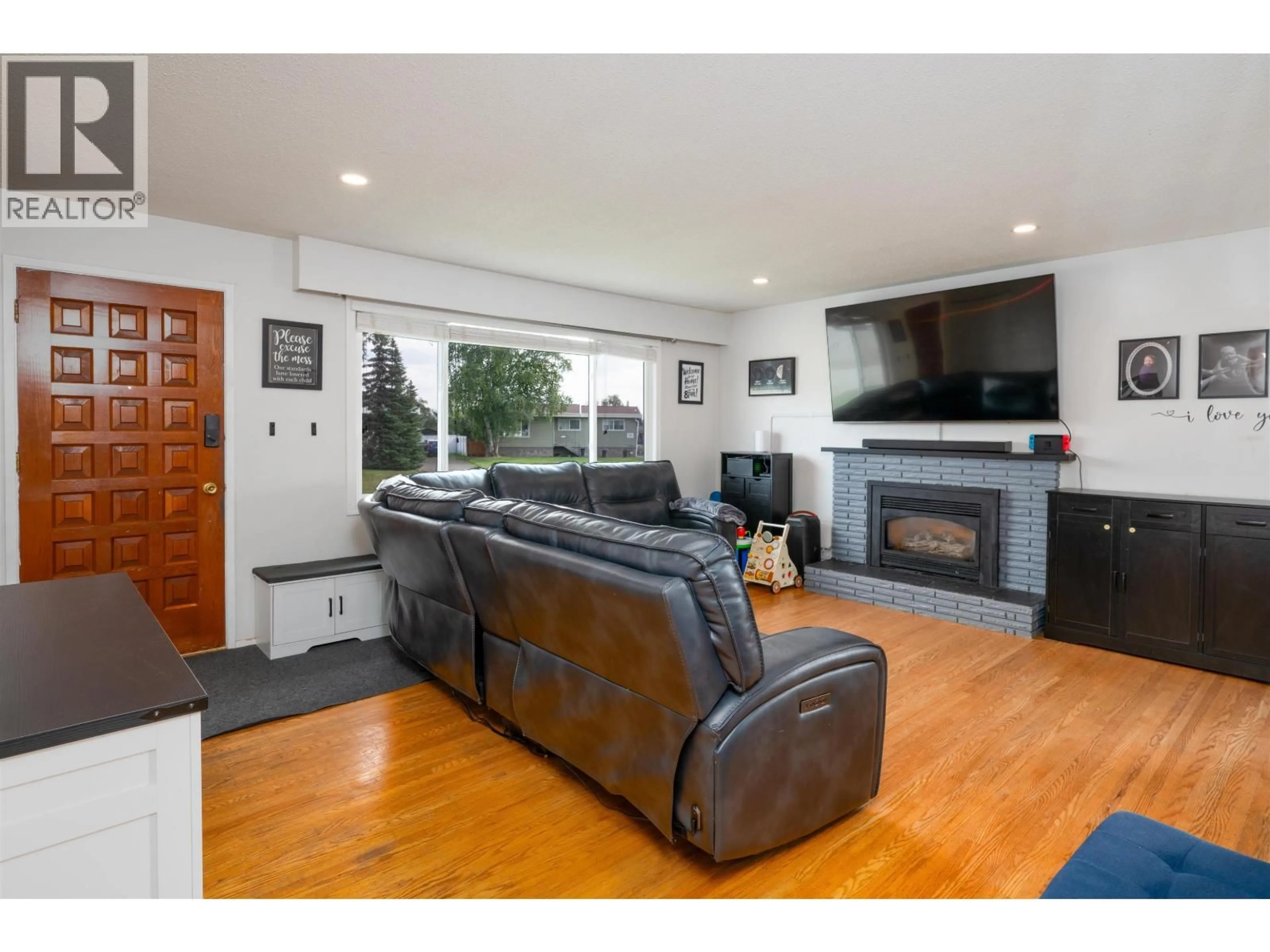 Living room with furniture, wood/laminate floor for 1314 PARSNIP CRESCENT, Prince George British Columbia V2M4C4