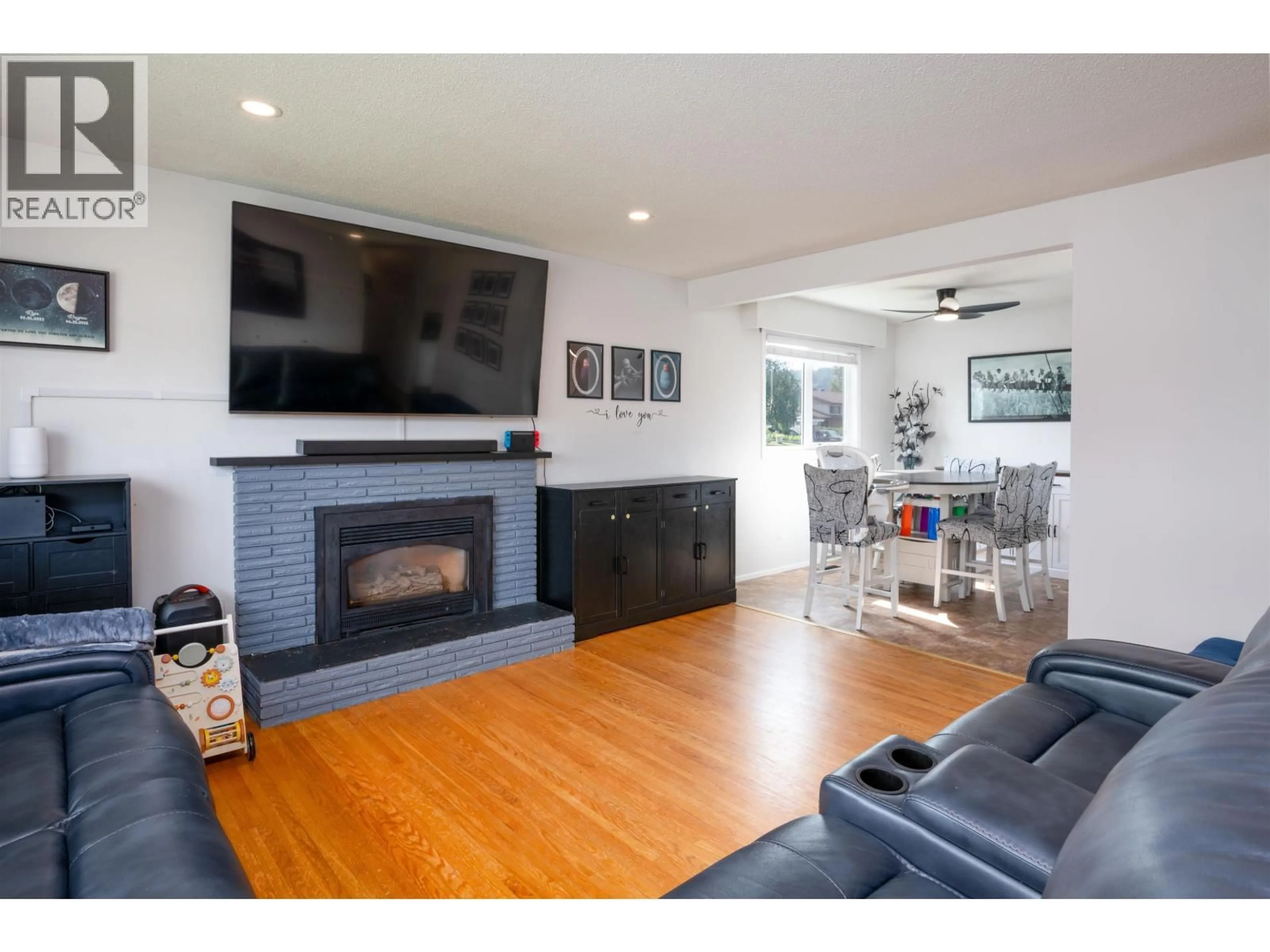 Living room with furniture, wood/laminate floor for 1314 PARSNIP CRESCENT, Prince George British Columbia V2M4C4