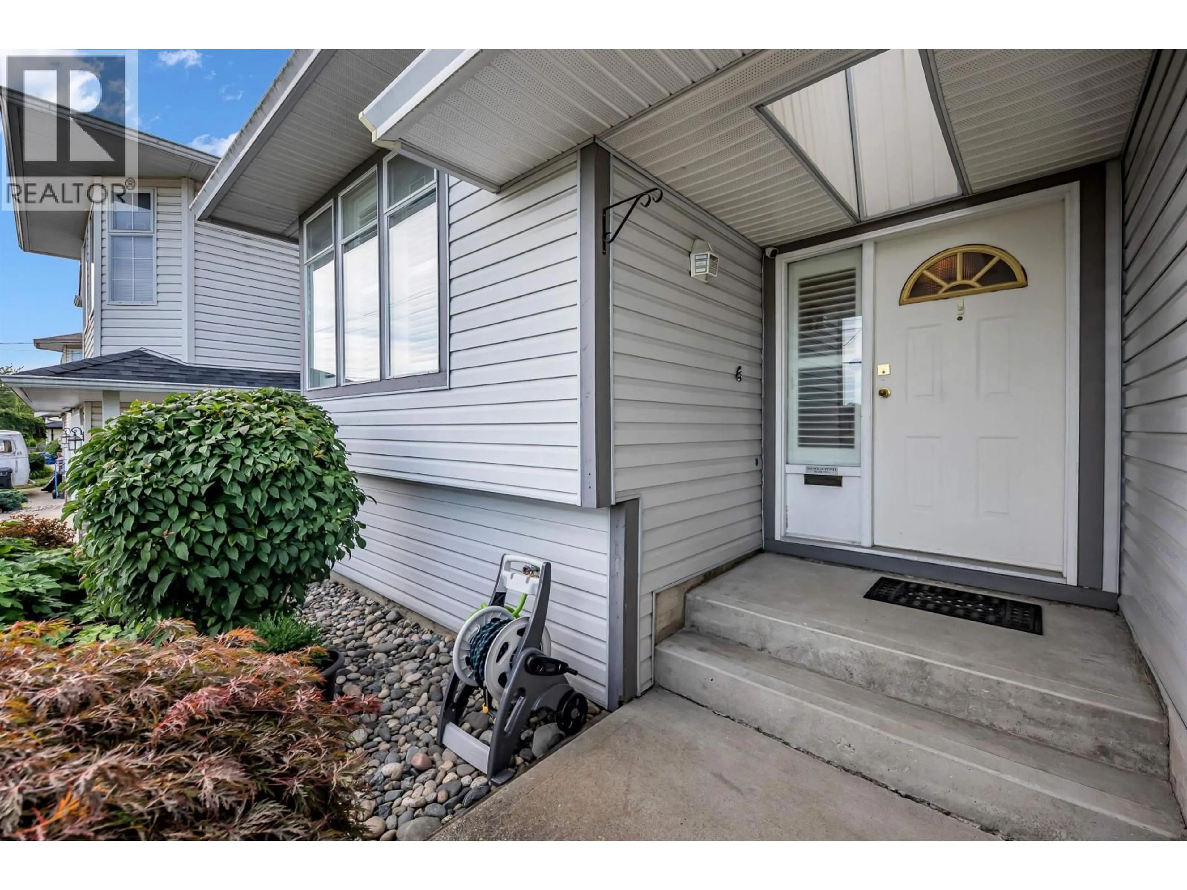 Indoor entryway for 1869 HARBOUR STREET, Port Coquitlam British Columbia V3C1A4