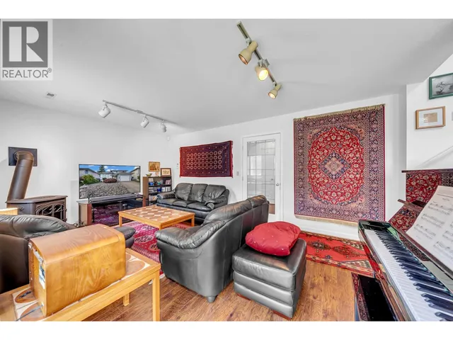 1869 HARBOUR STREET, Port Coquitlam 5
