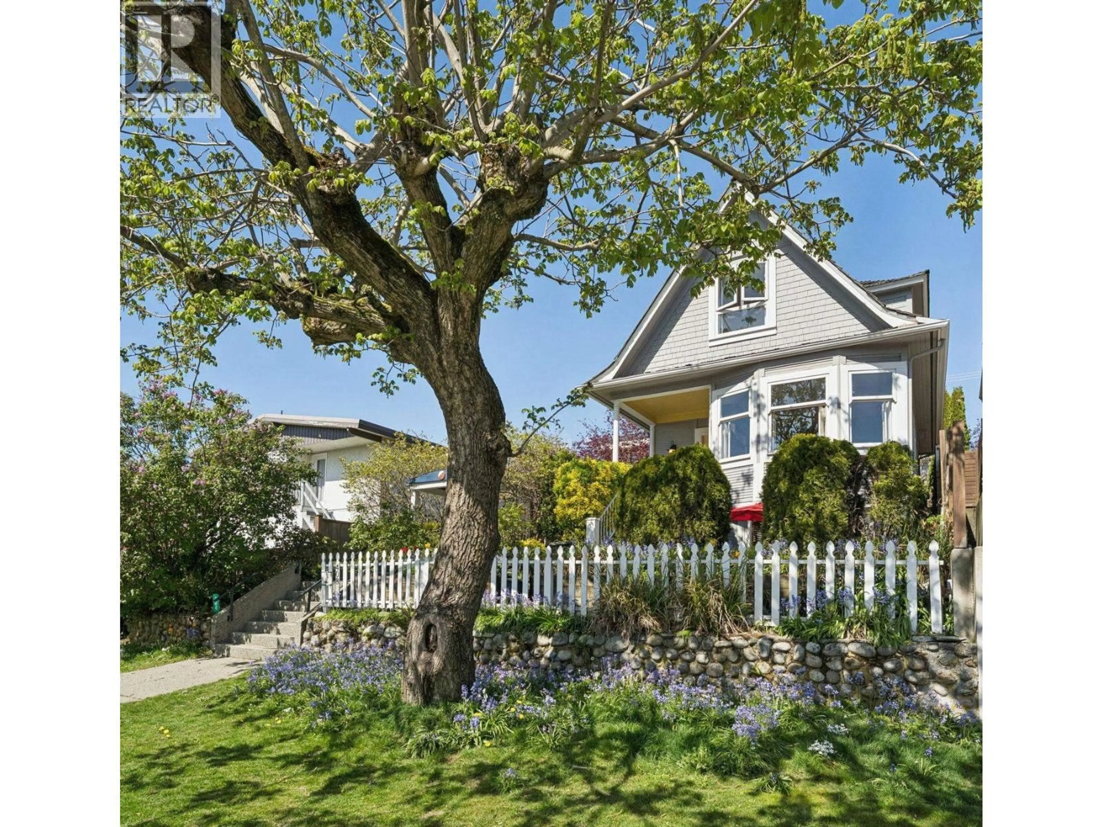 Unknown for 408 2ND STREET, North Vancouver British Columbia V7L1C8