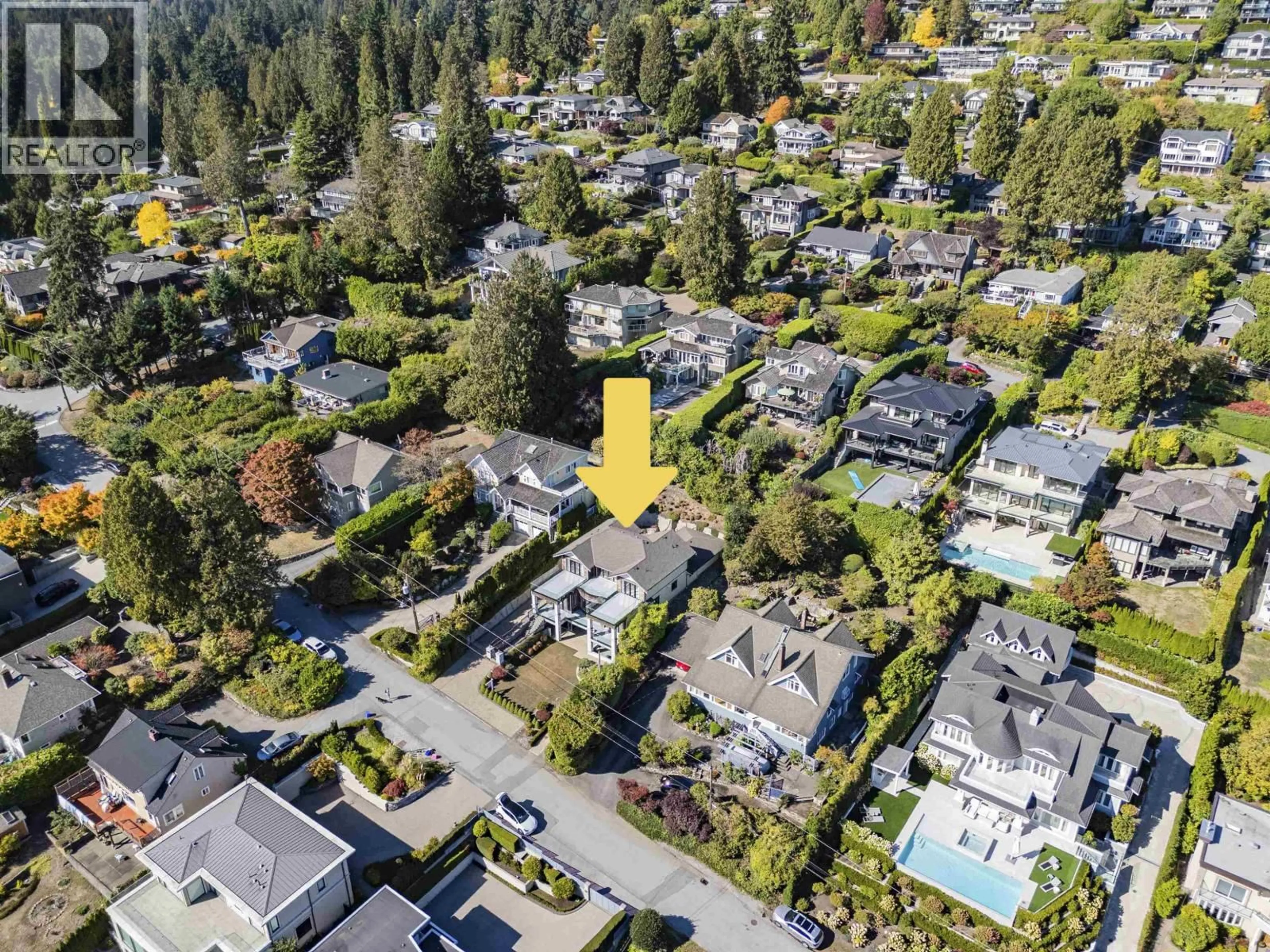 A pic from outside/outdoor area/front of a property/back of a property/a pic from drone, street for 2559 NELSON AVENUE, West Vancouver British Columbia V7V2R5