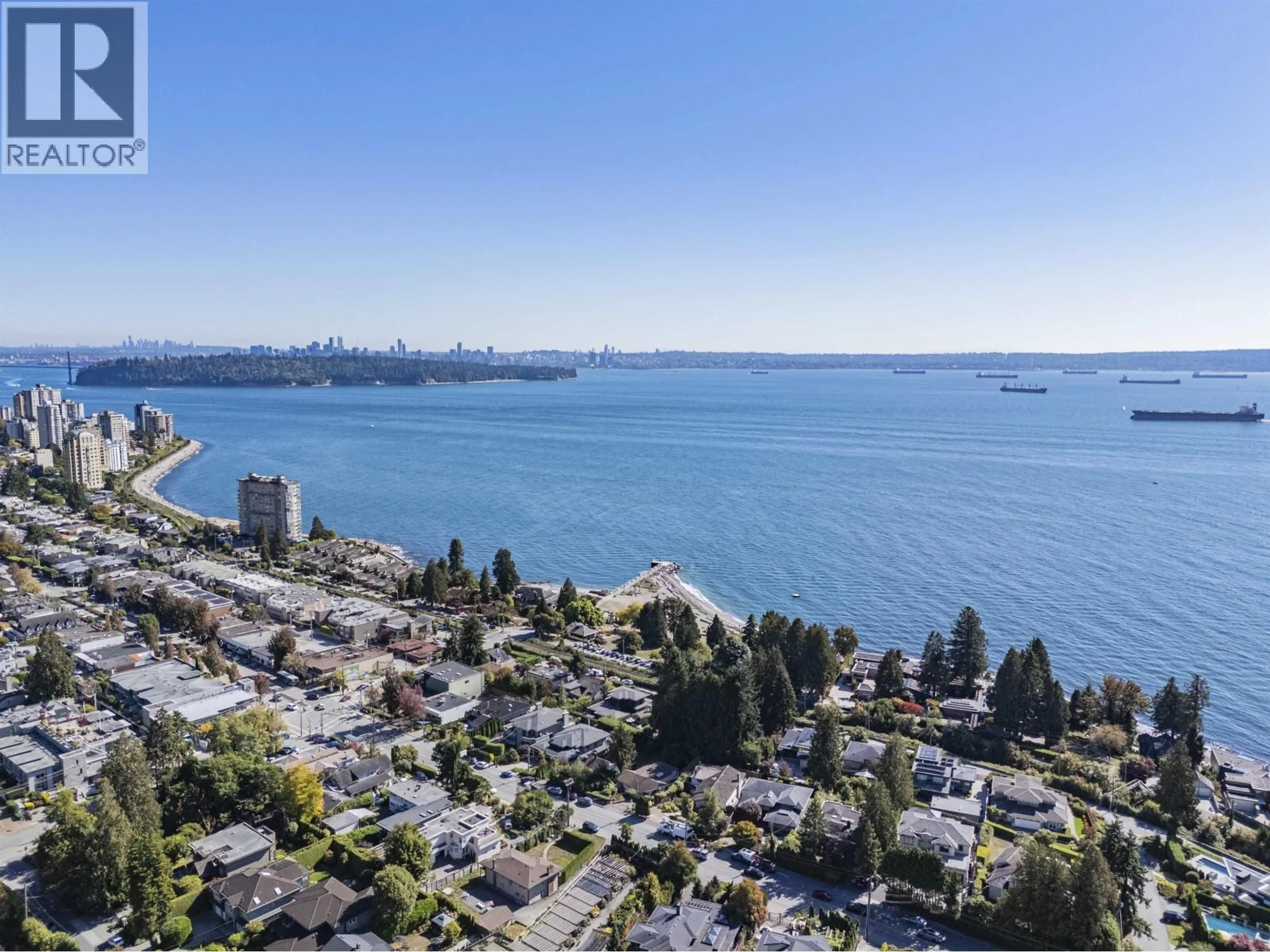 A pic from outside/outdoor area/front of a property/back of a property/a pic from drone, water/lake/river/ocean view for 2559 NELSON AVENUE, West Vancouver British Columbia V7V2R5