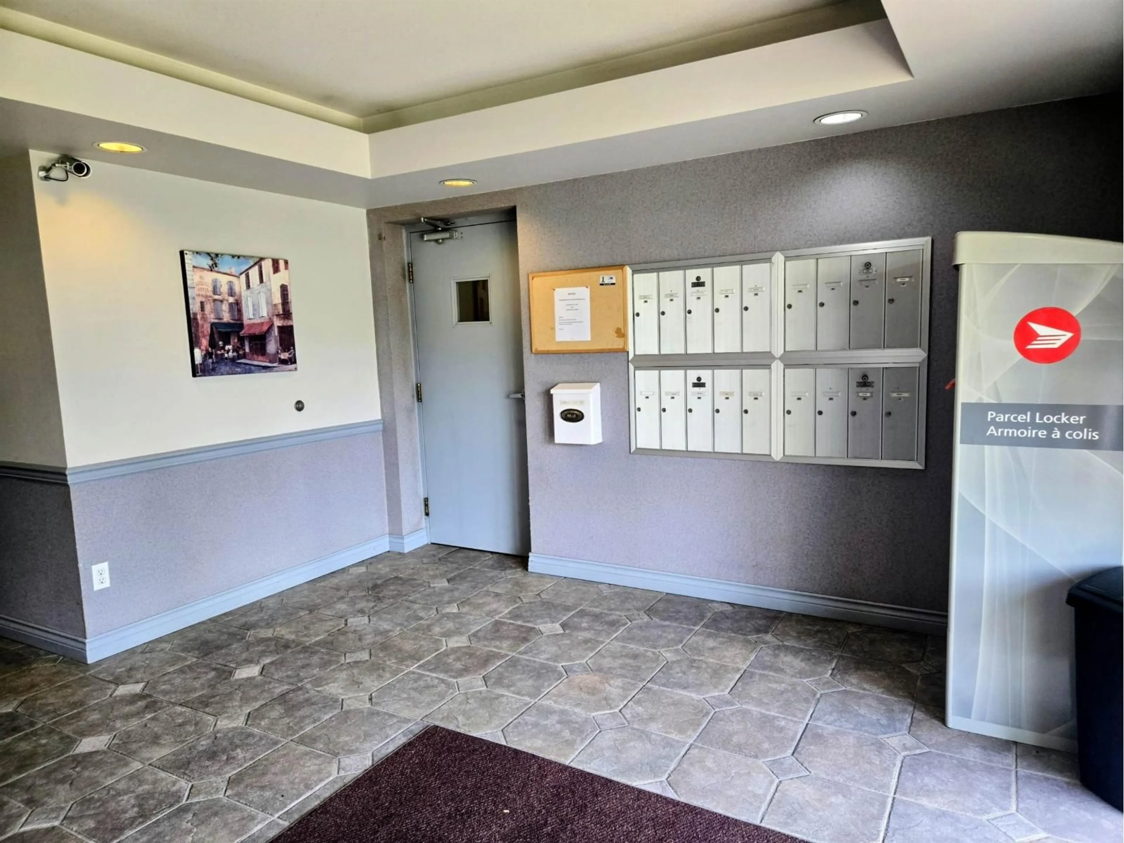 Indoor foyer for 102 - 9400 COOK STREET, Chilliwack British Columbia V2P4J6