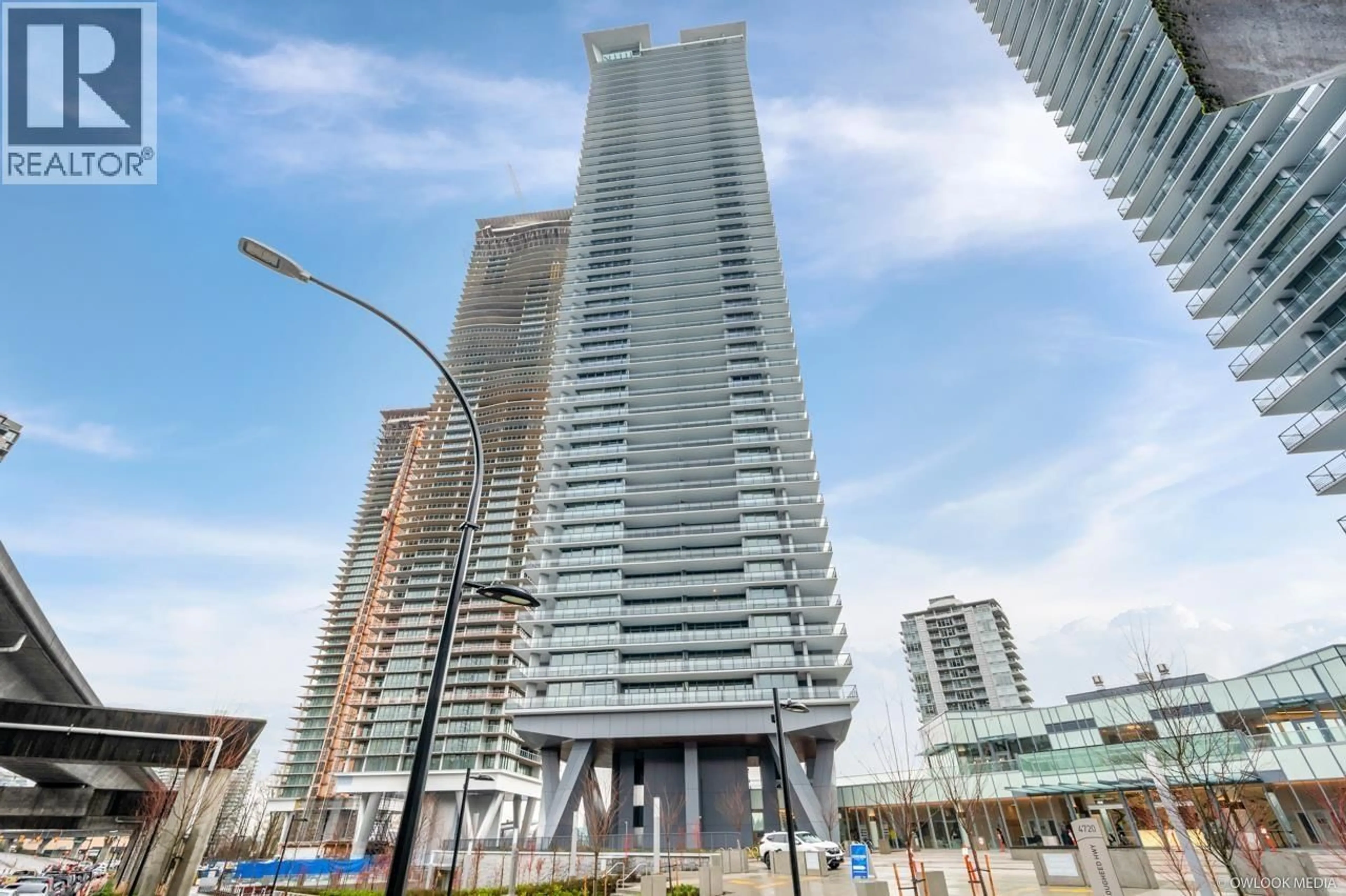Indoor foyer for 605 - 4730 LOUGHEED HIGHWAY, Burnaby British Columbia V5C0M9