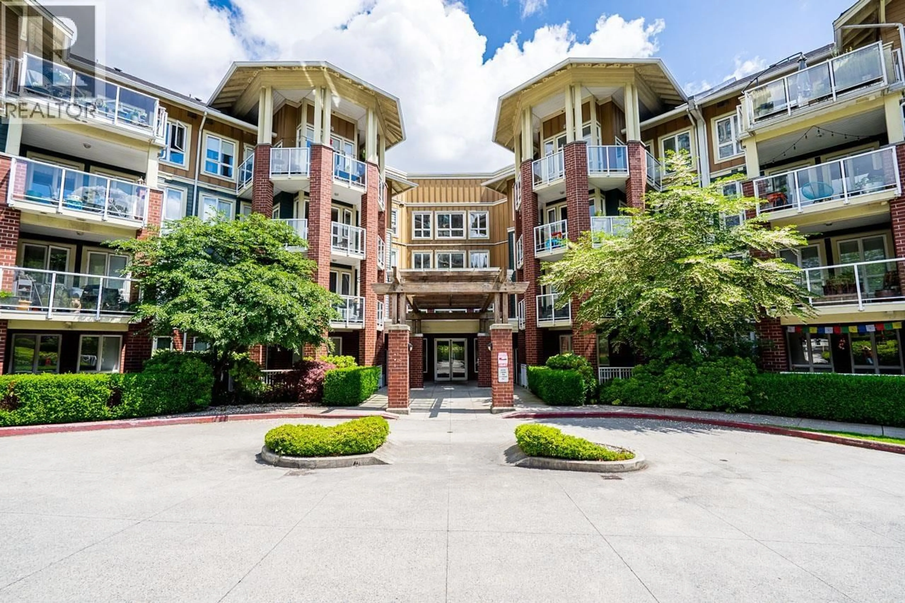 Indoor foyer for 316 - 14 ROYAL AVENUE, New Westminster British Columbia V3L5W5