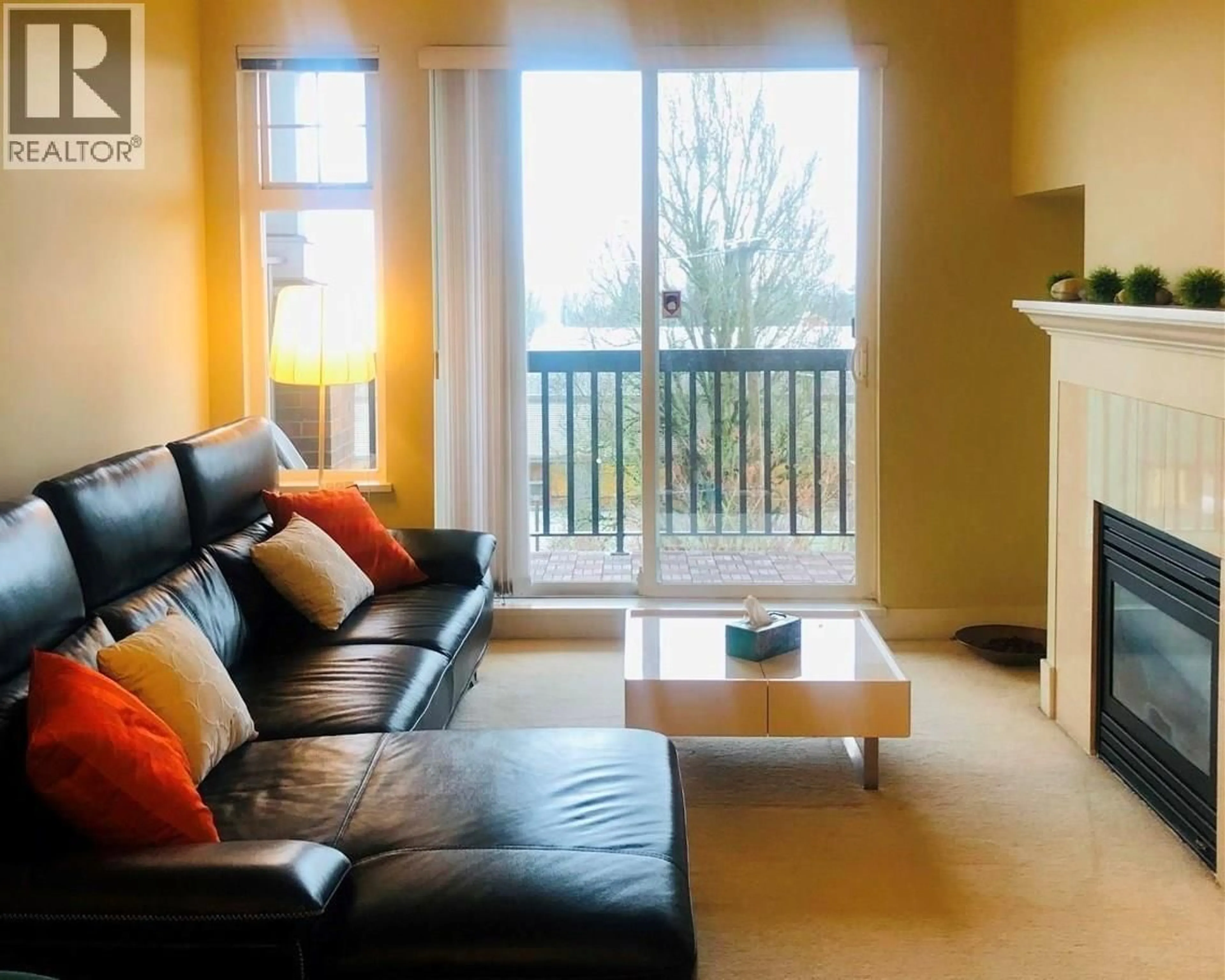 Living room with furniture, unknown for 412 - 995 59TH AVENUE, Vancouver British Columbia V6P6Z2