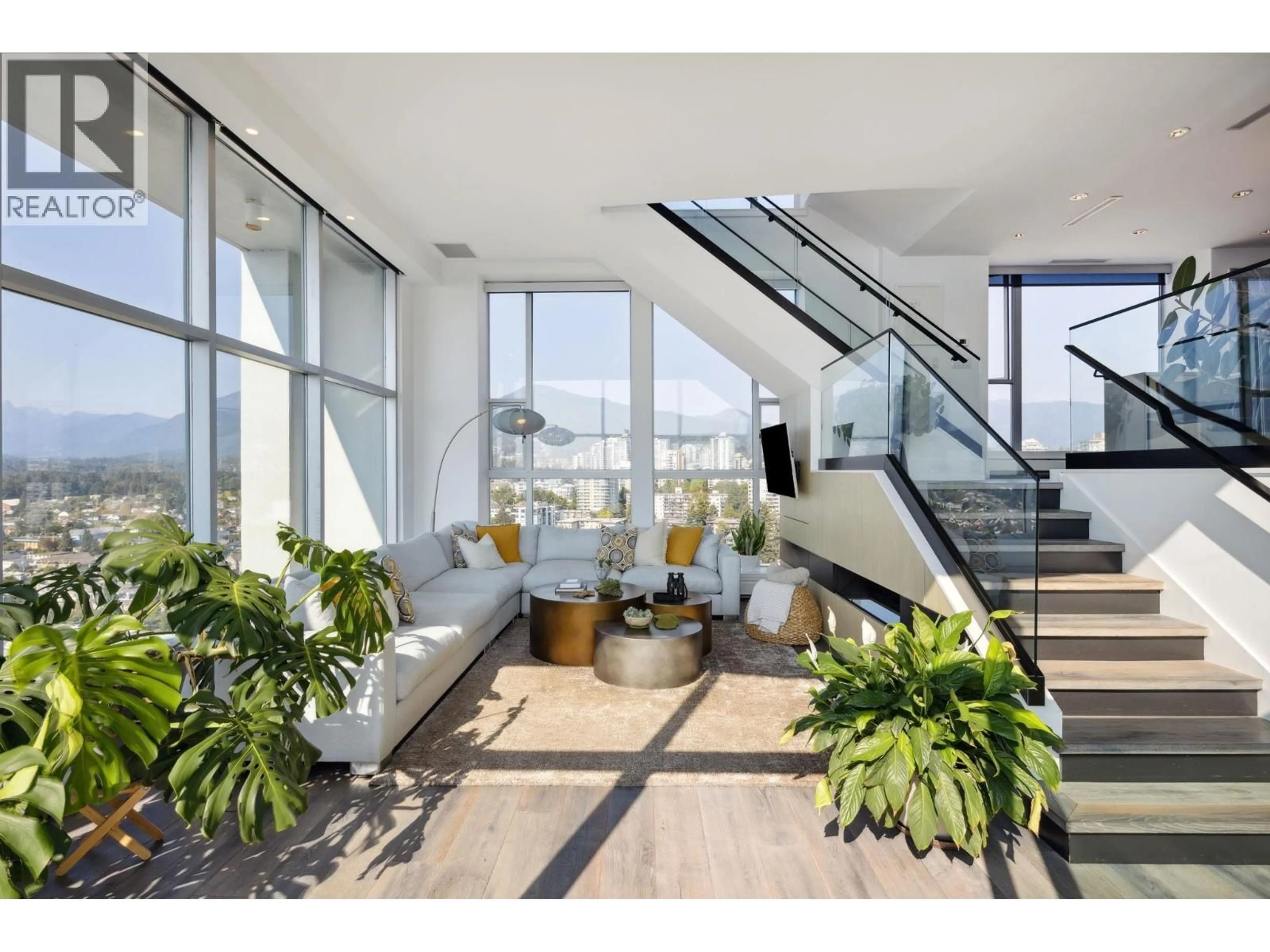 Indoor foyer for 2901 - 120 2ND STREET, North Vancouver British Columbia V7M1C3