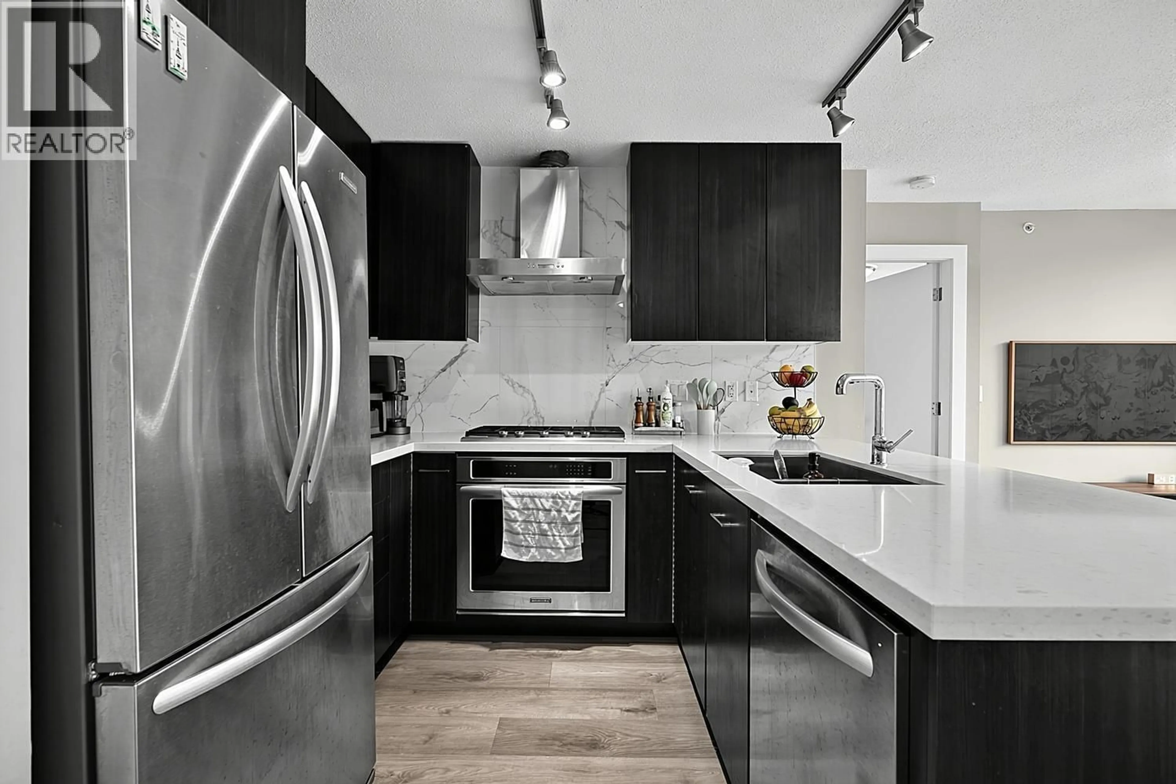 Contemporary kitchen, unknown for 308 - 4189 HALIFAX STREET, Burnaby British Columbia V5C0H9