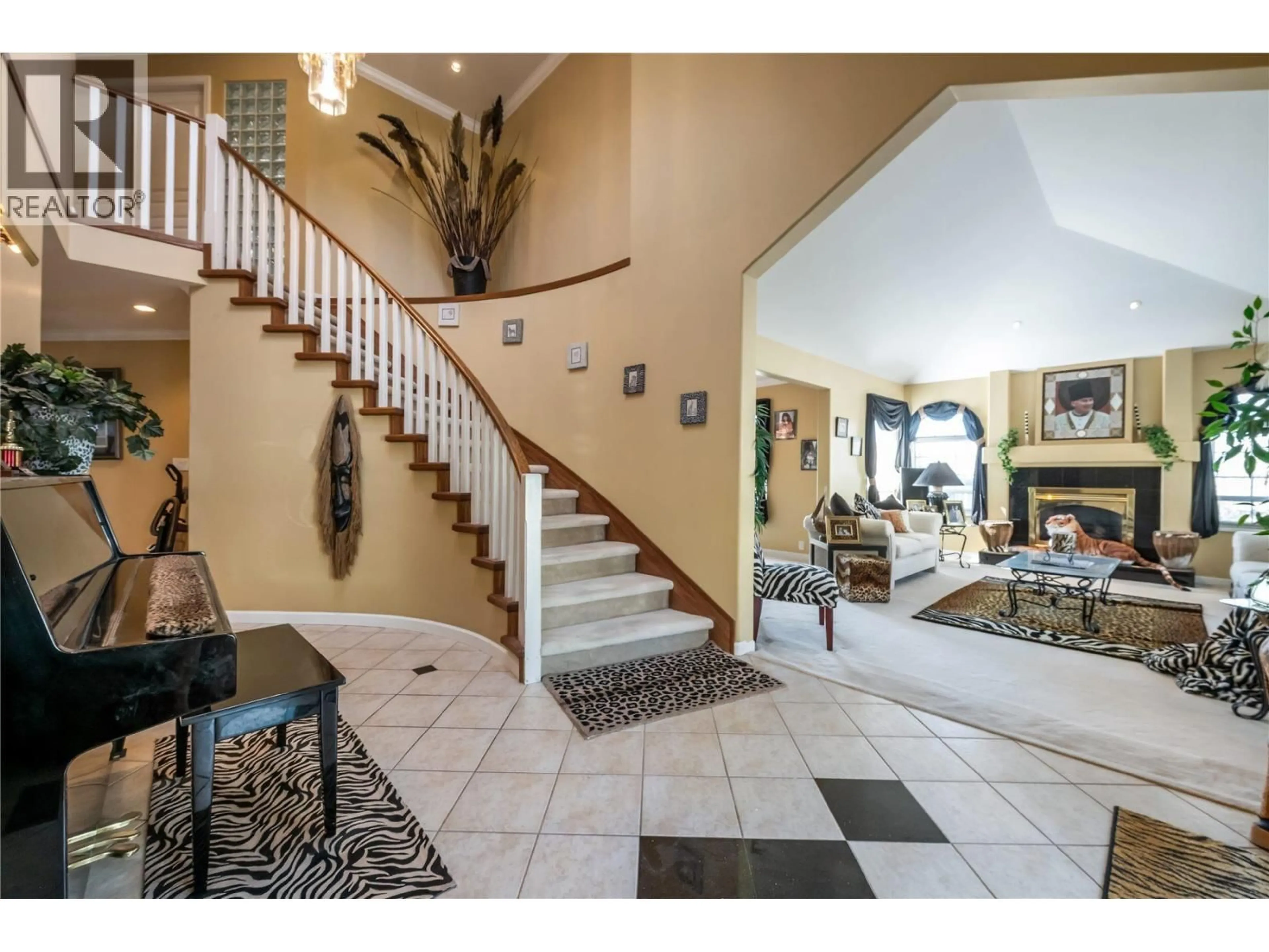 Indoor foyer for 1541 LODGEPOLE PLACE, Coquitlam British Columbia V3E2V8