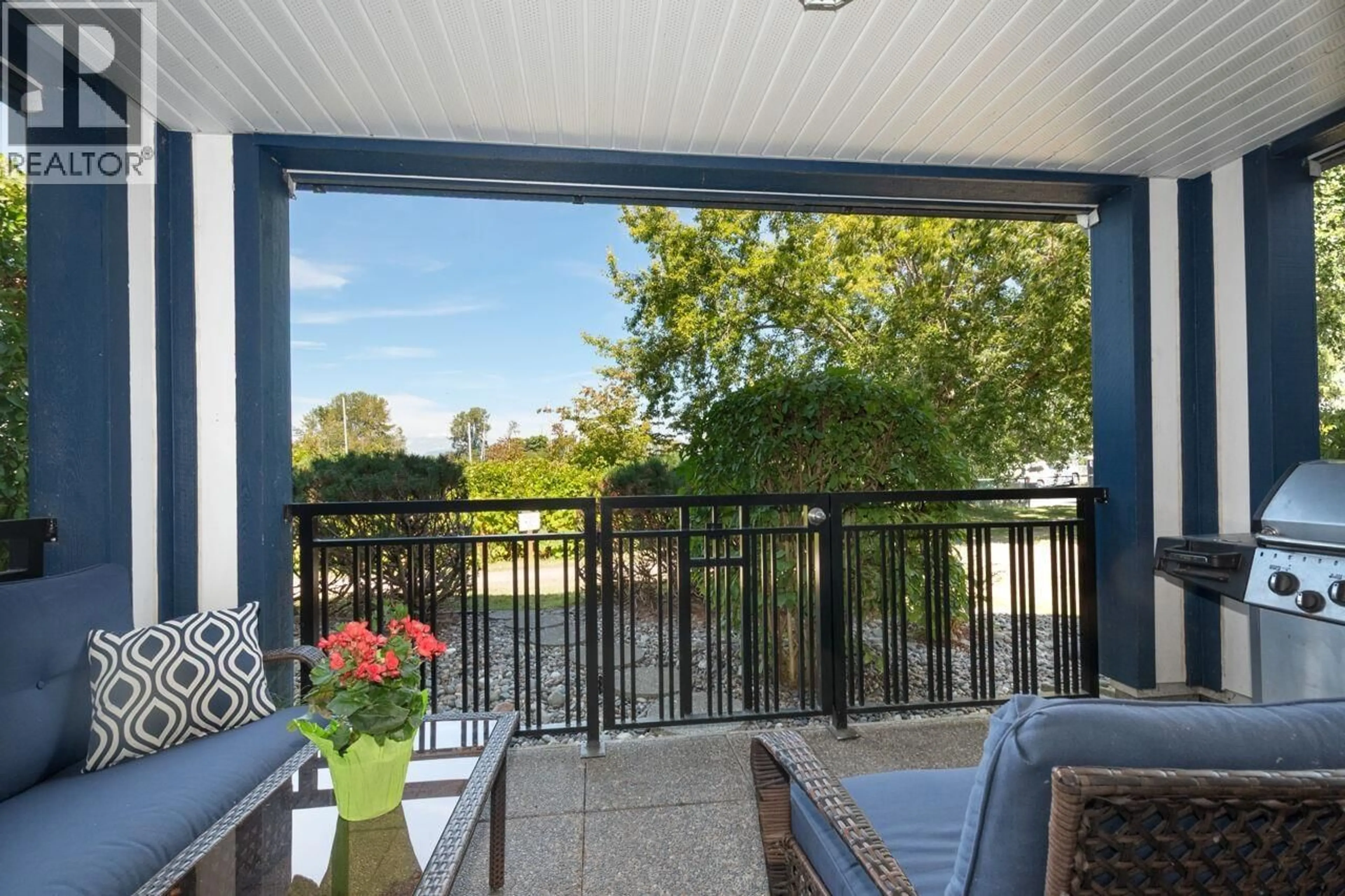 Patio, water/lake/river/ocean view for 112 - 4955 RIVER ROAD, Delta British Columbia V4K4V9