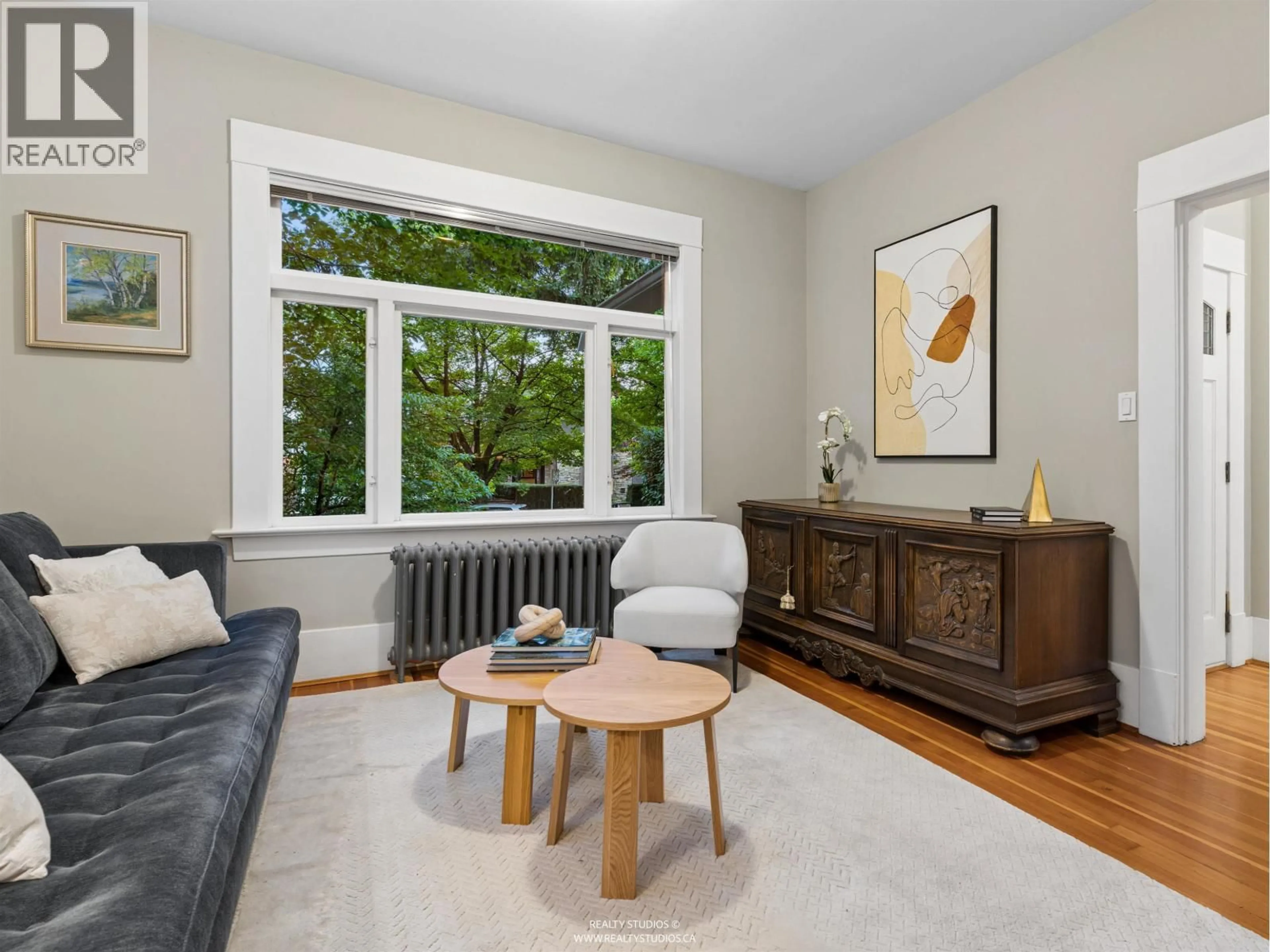 Living room with furniture, wood/laminate floor for 559 18TH AVENUE, Vancouver British Columbia V5Z1V7