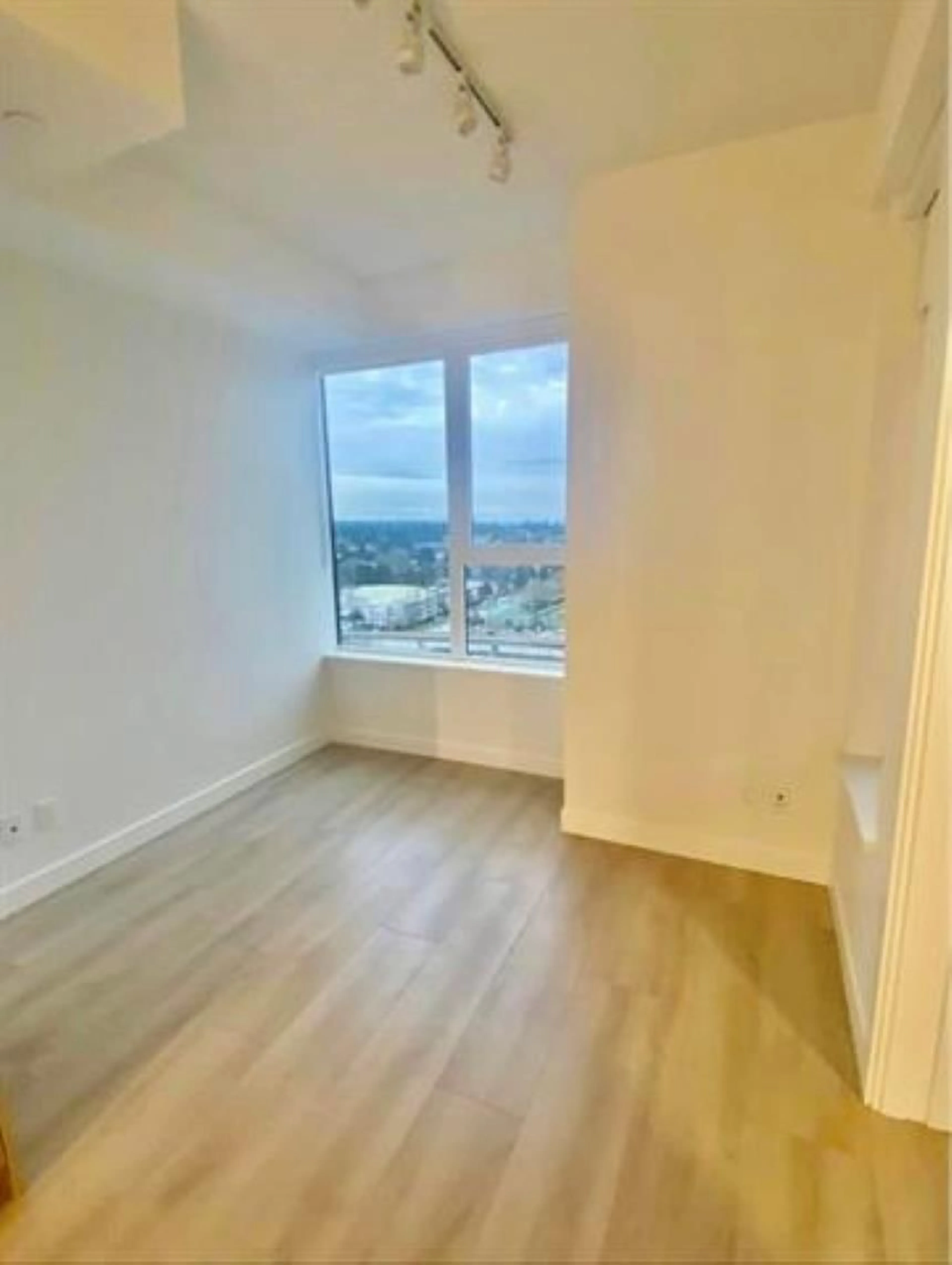 A pic of a room for 1609 - 10626 CITY PARKWAY, Surrey British Columbia V3T0S3