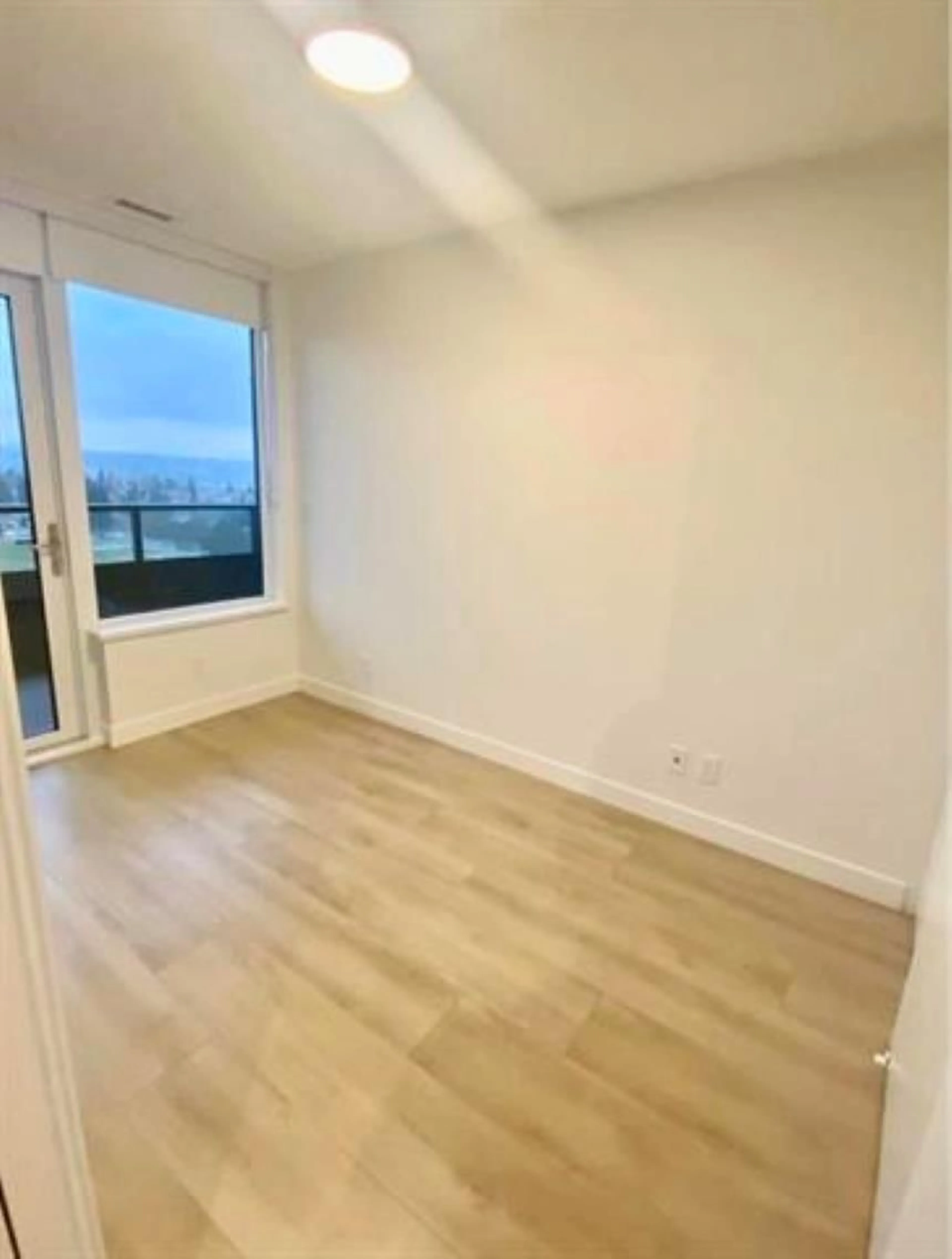 A pic of a room for 1609 - 10626 CITY PARKWAY, Surrey British Columbia V3T0S3