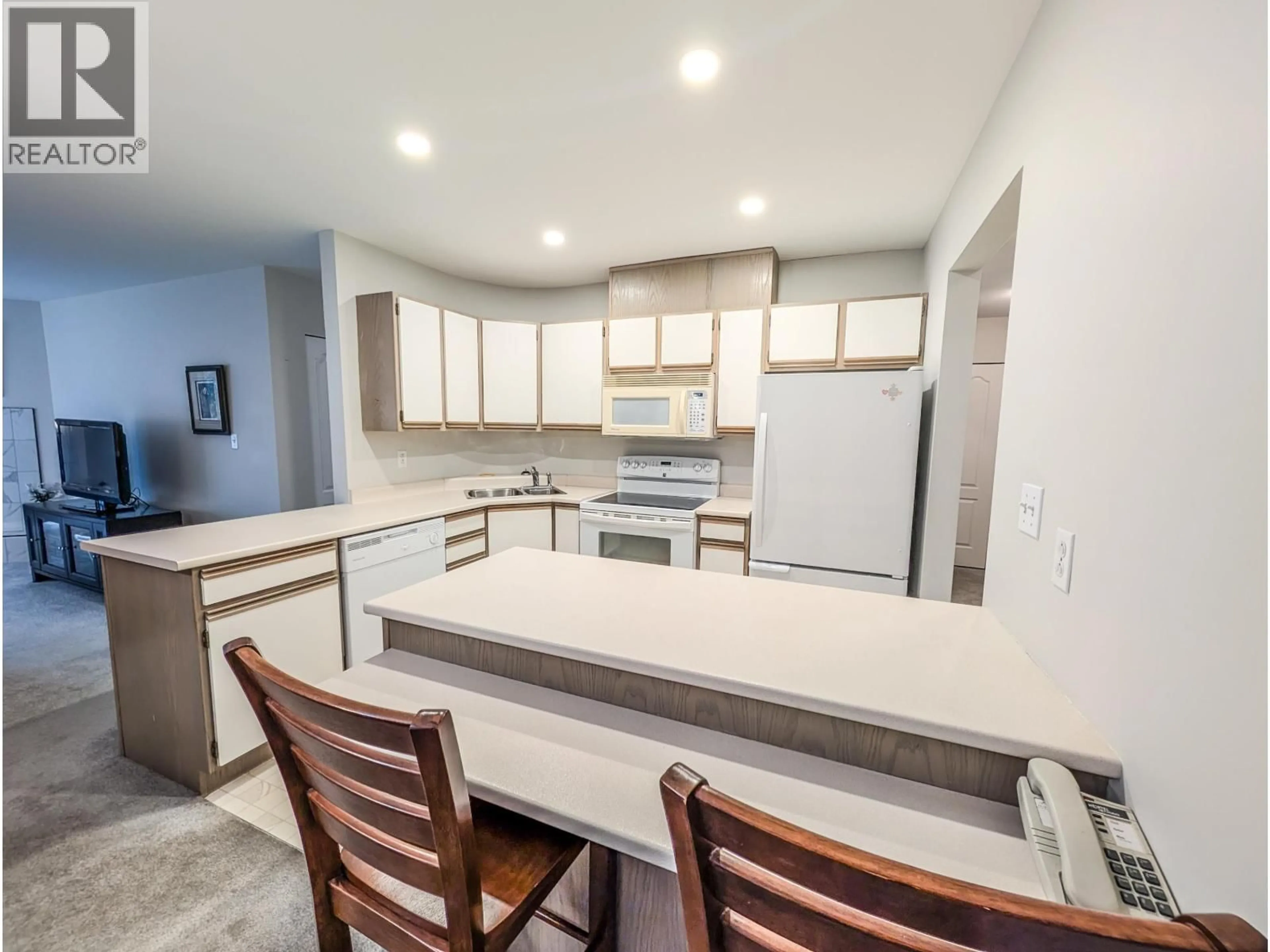 Open concept kitchen, unknown for 105 - 7255 SOUTHRIDGE AVENUE, Prince George British Columbia V2N4Z3