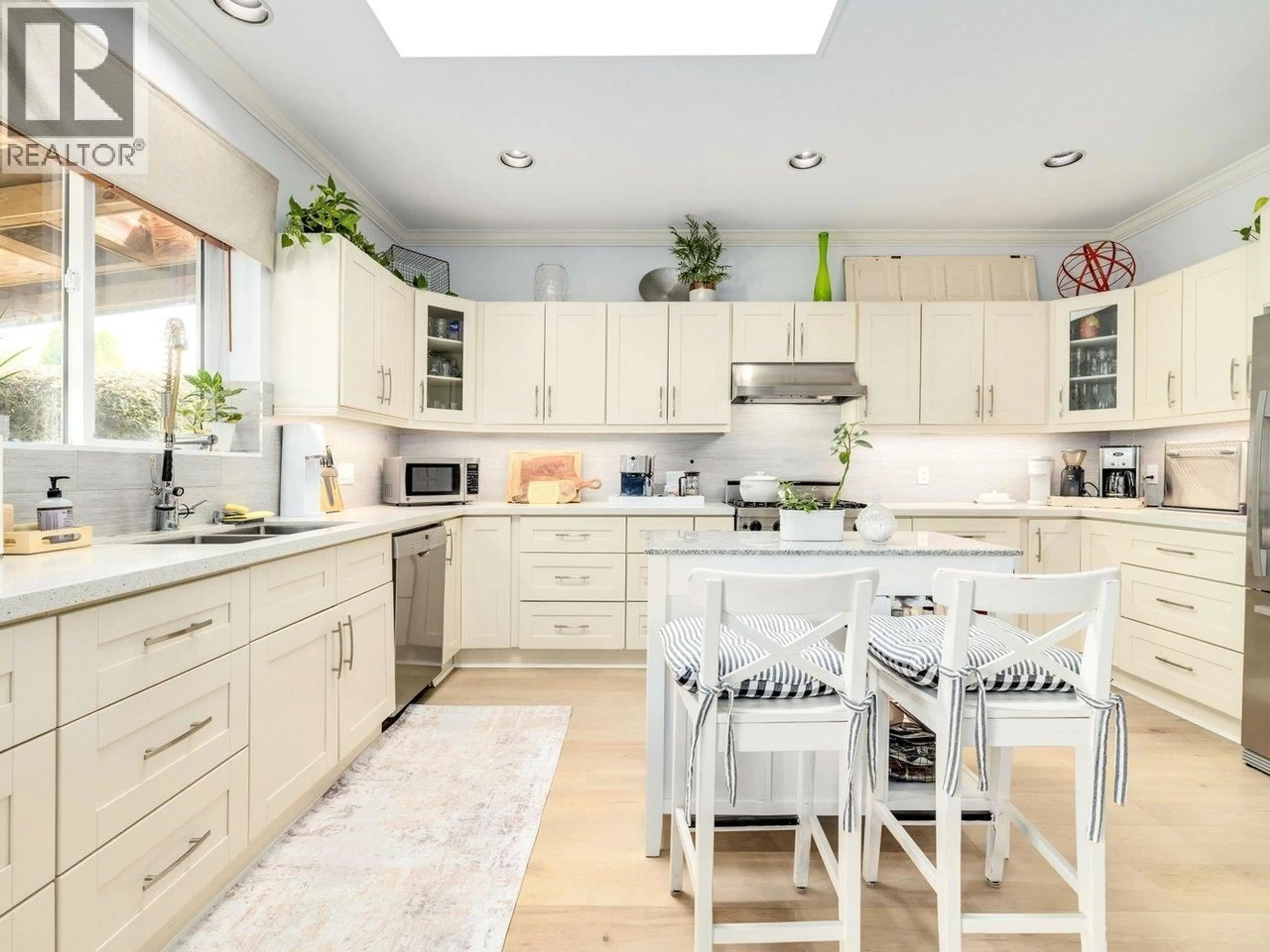 Contemporary kitchen, ceramic/tile floor for 5295 ST ANDREWS PLACE, Delta British Columbia V4M4E5