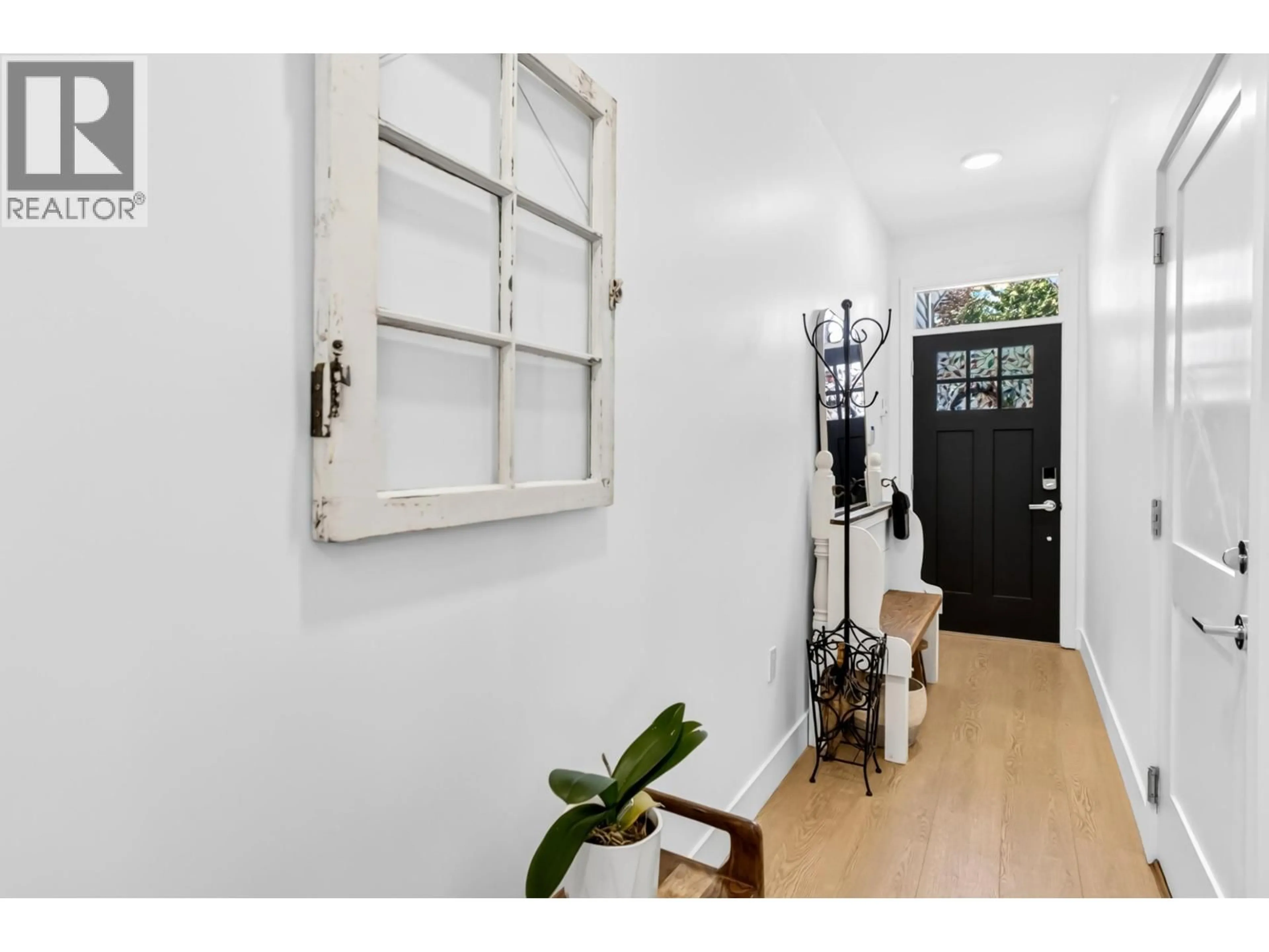 Indoor entryway for 10 - 13263 236 STREET, Maple Ridge British Columbia V4R0H3