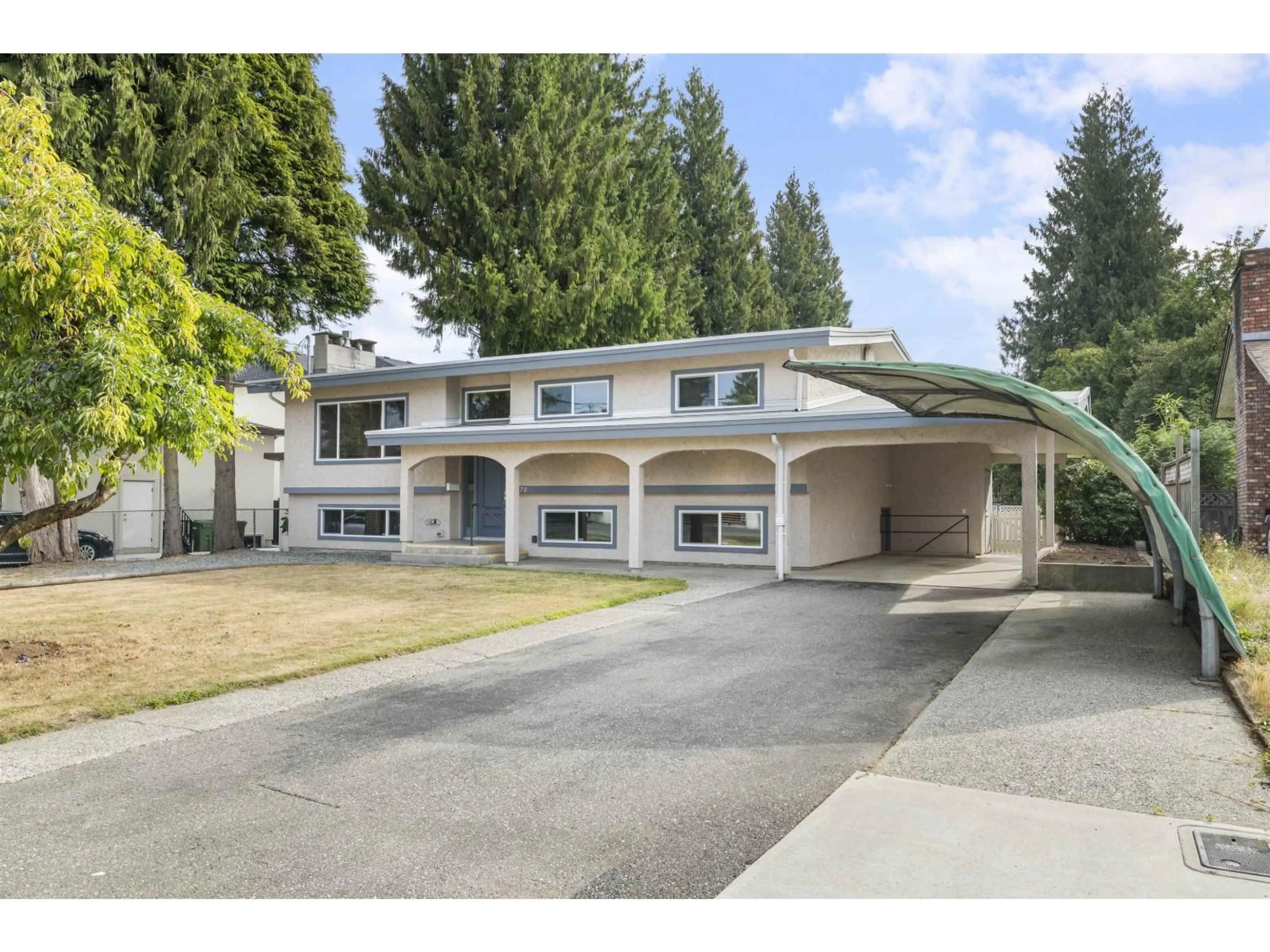 Home with vinyl exterior material, street for 2170 WILDWOOD STREET, Abbotsford British Columbia V2S2Y8