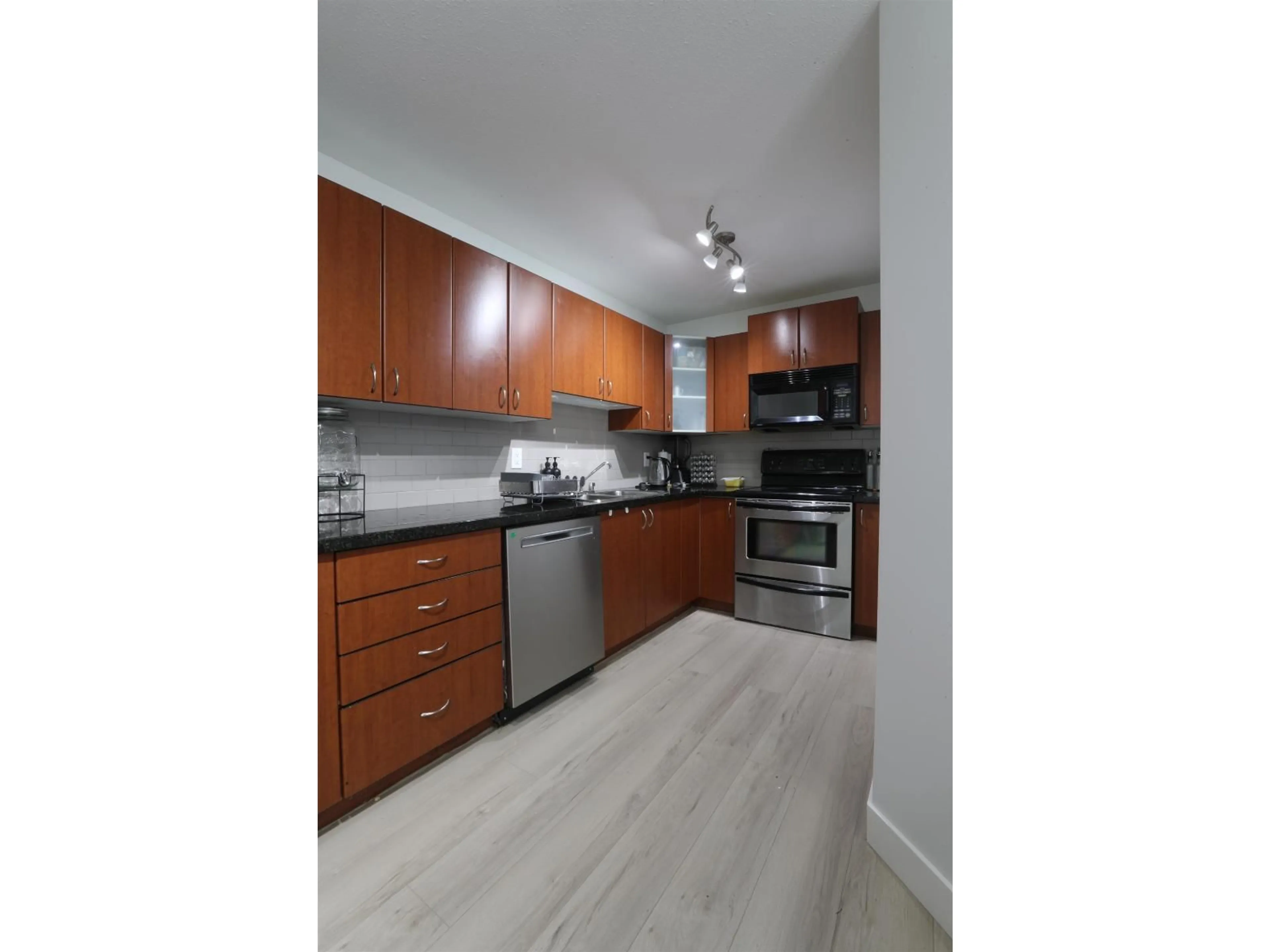 Standard kitchen, wood/laminate floor for 213 - 3063 IMMEL STREET, Abbotsford British Columbia V2S4L3