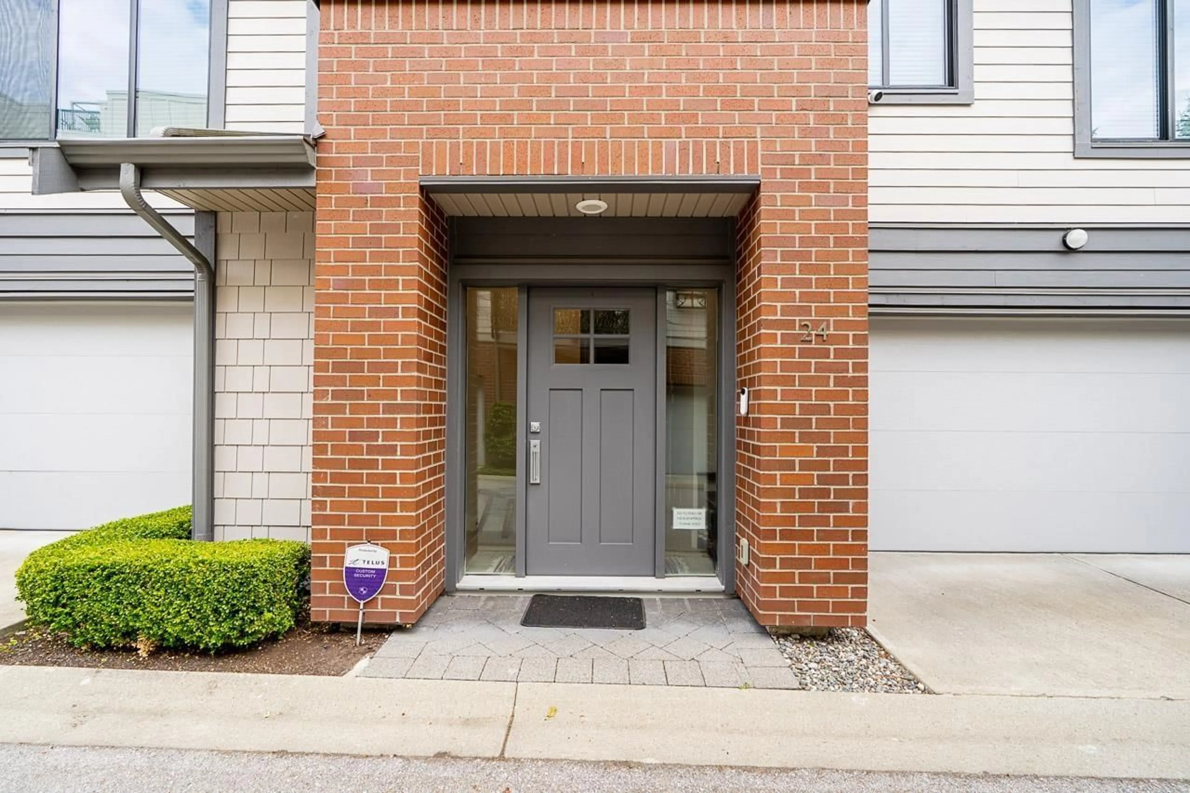 Indoor entryway for 24 - 2999 151 STREET, Surrey British Columbia V4P0G1