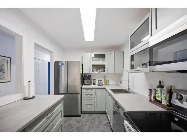 206 - 1555 FIR STREET, White Rock 2