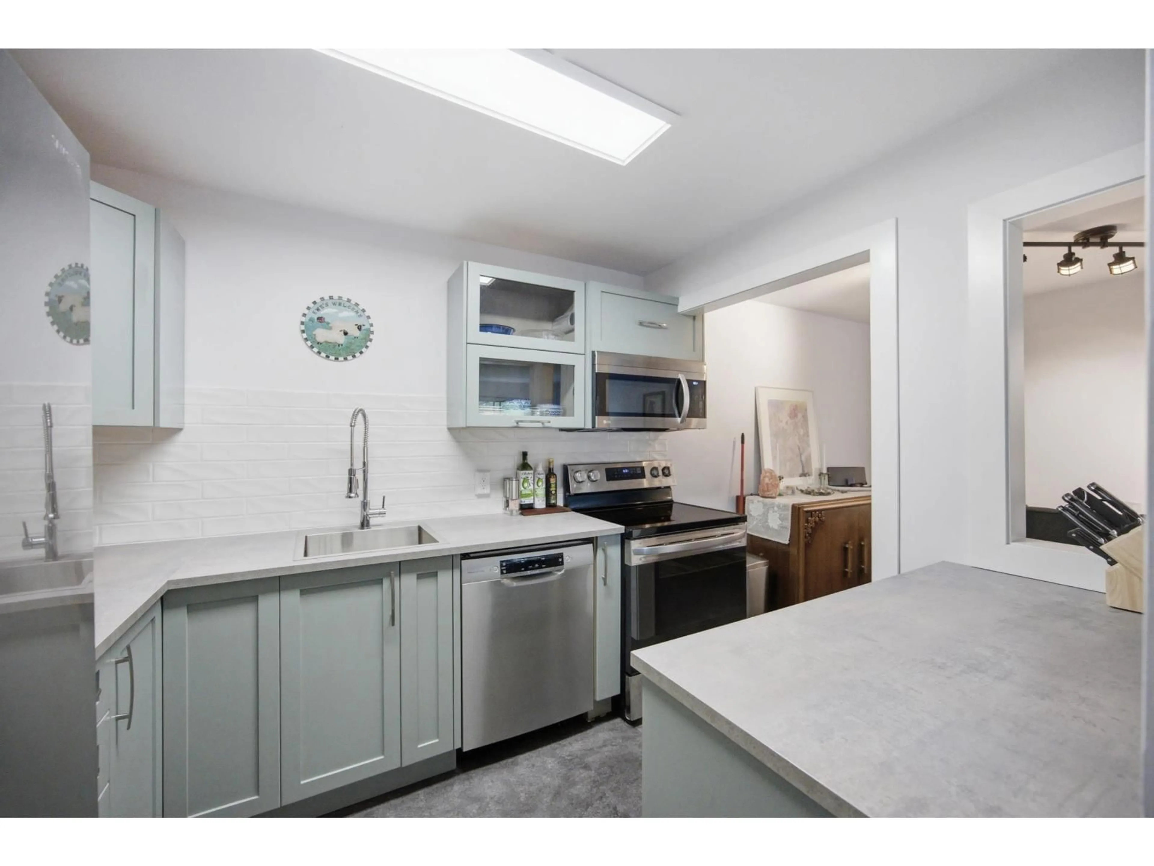 Standard kitchen, ceramic/tile floor for 206 - 1555 FIR STREET, White Rock British Columbia V4B4B6