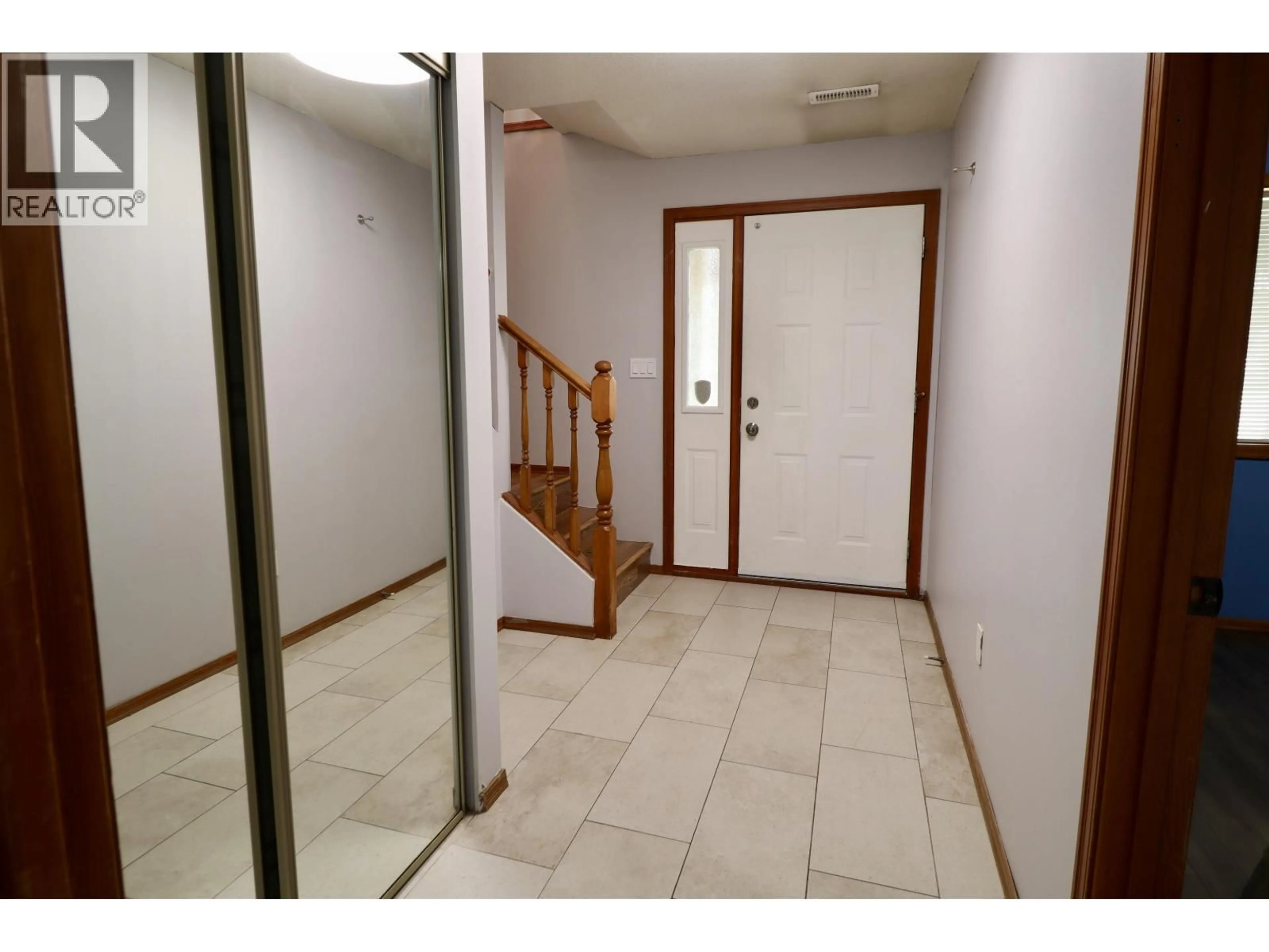 Indoor foyer for 438 CARRIER PLACE, Prince George British Columbia V2M6X9