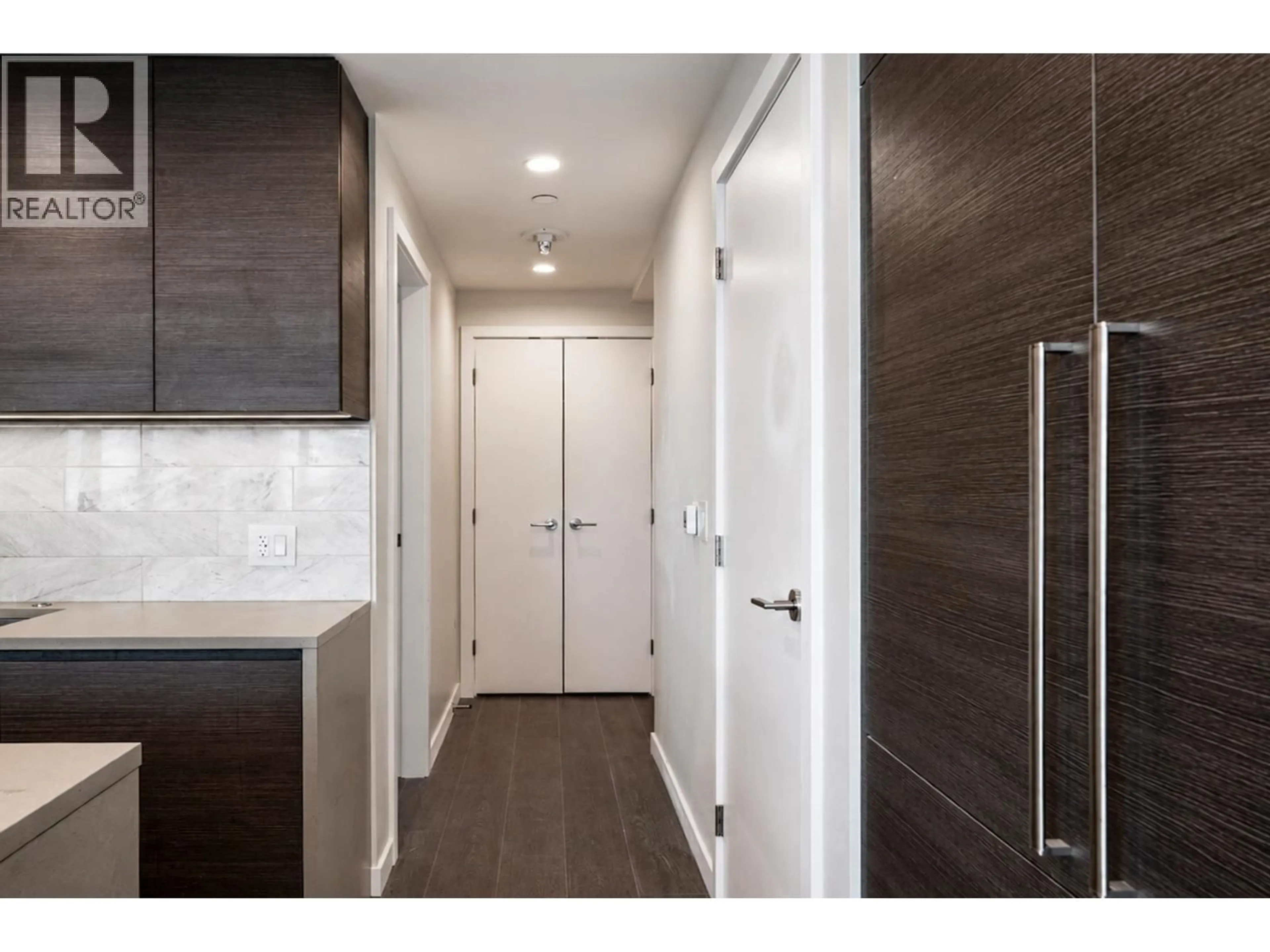Indoor entryway for 2811 - 2108 GILMORE AVENUE, Burnaby British Columbia V6P0G7