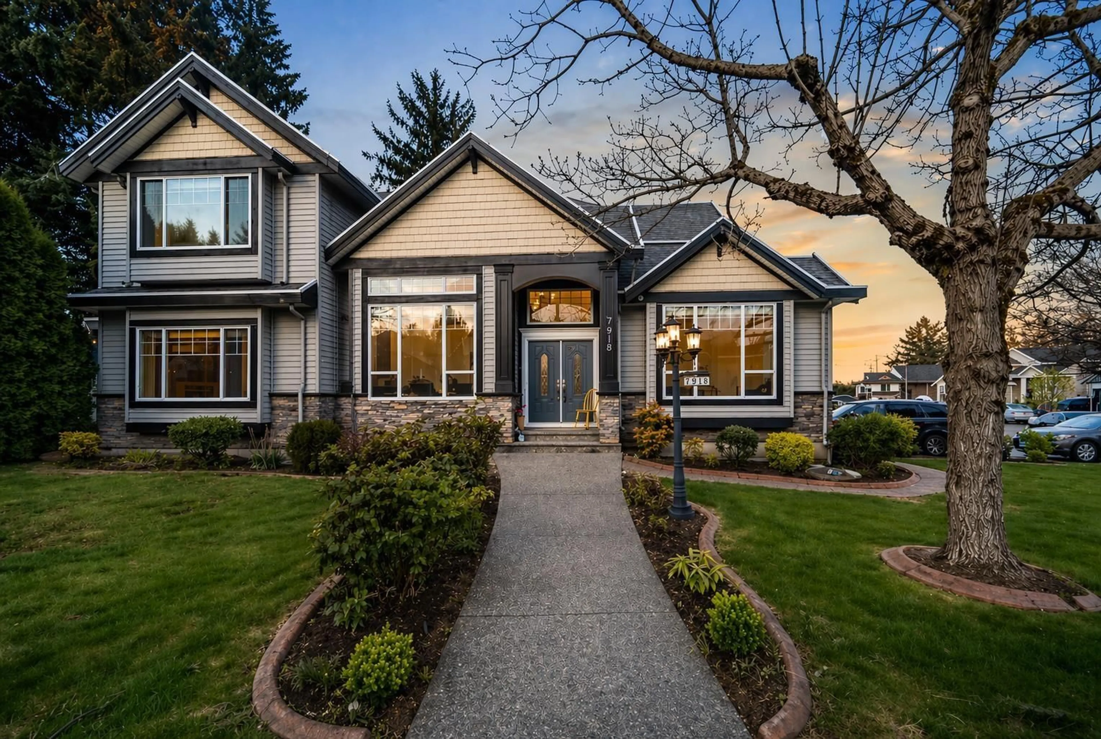 Home with vinyl exterior material, unknown for 7918 147A STREET, Surrey British Columbia V3S2T8